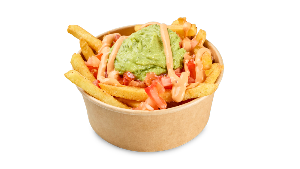 Pommes mit Salsa, Guacamole und Soße in einer braunen Pappschüssel