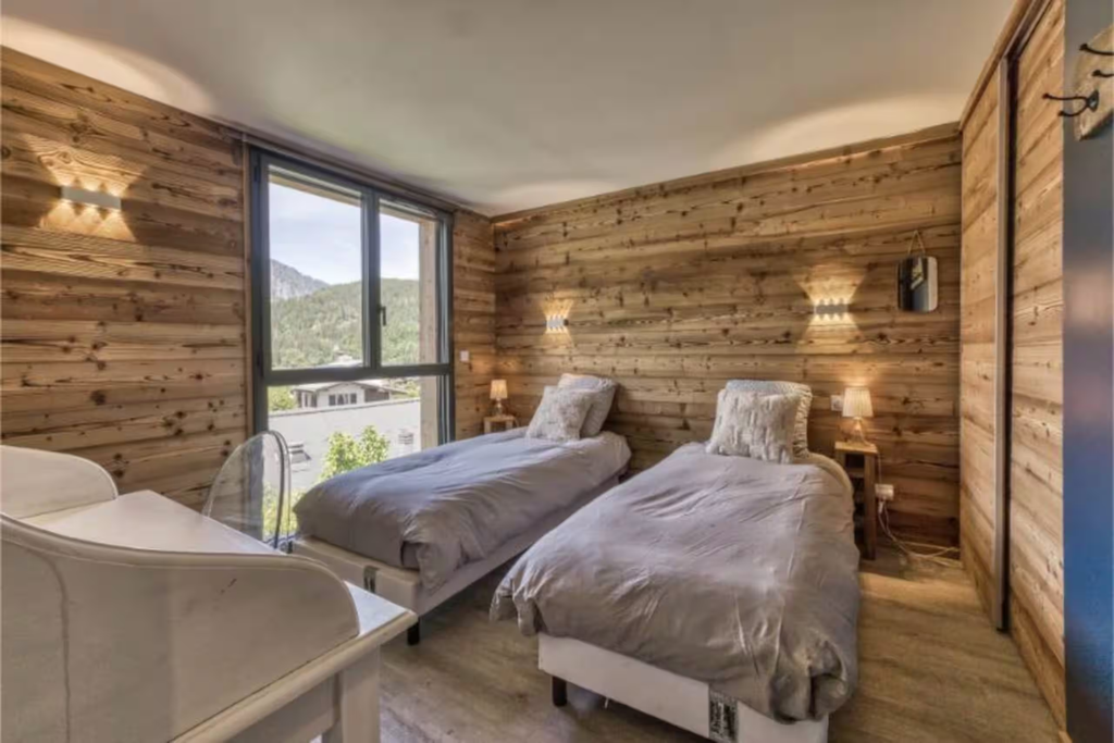 Twin bedroom at the Altitude chalet