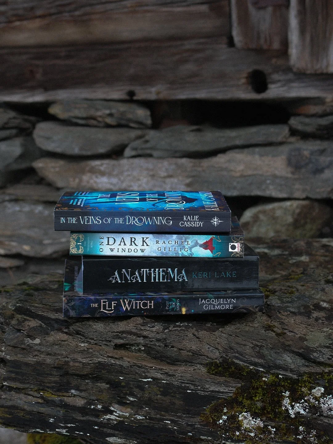 My favorite dark/gothic stack 🖤😌
I can promise you that every single one of these is pure perfection. 

🌊In the Veins of Drowning by Kalie Cassidy (love, love, love!)
🦂Anathema by Keri Lake (took a second chance with this one and became an addict