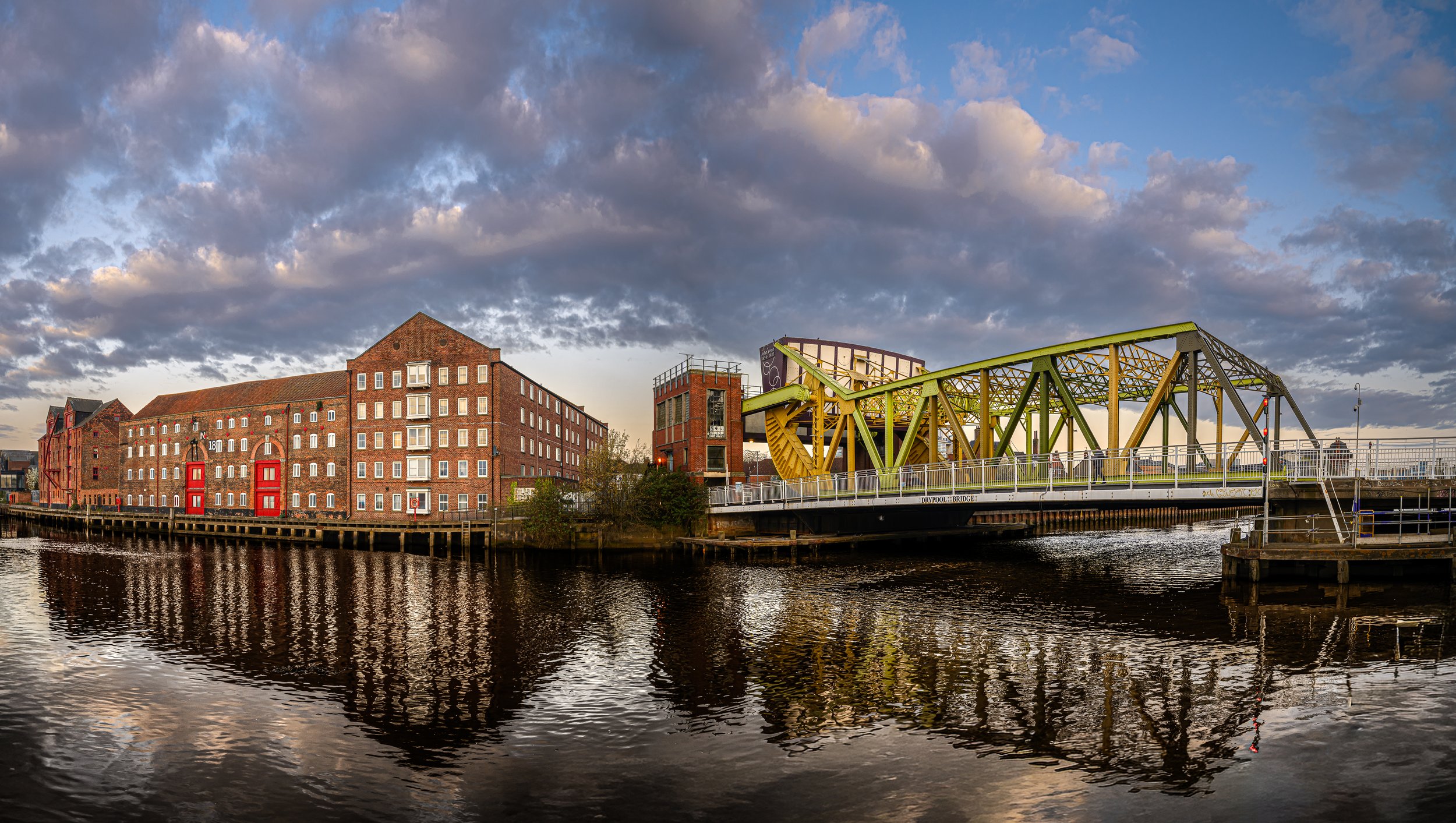 Drypool Bridge and the River Hull.jpg