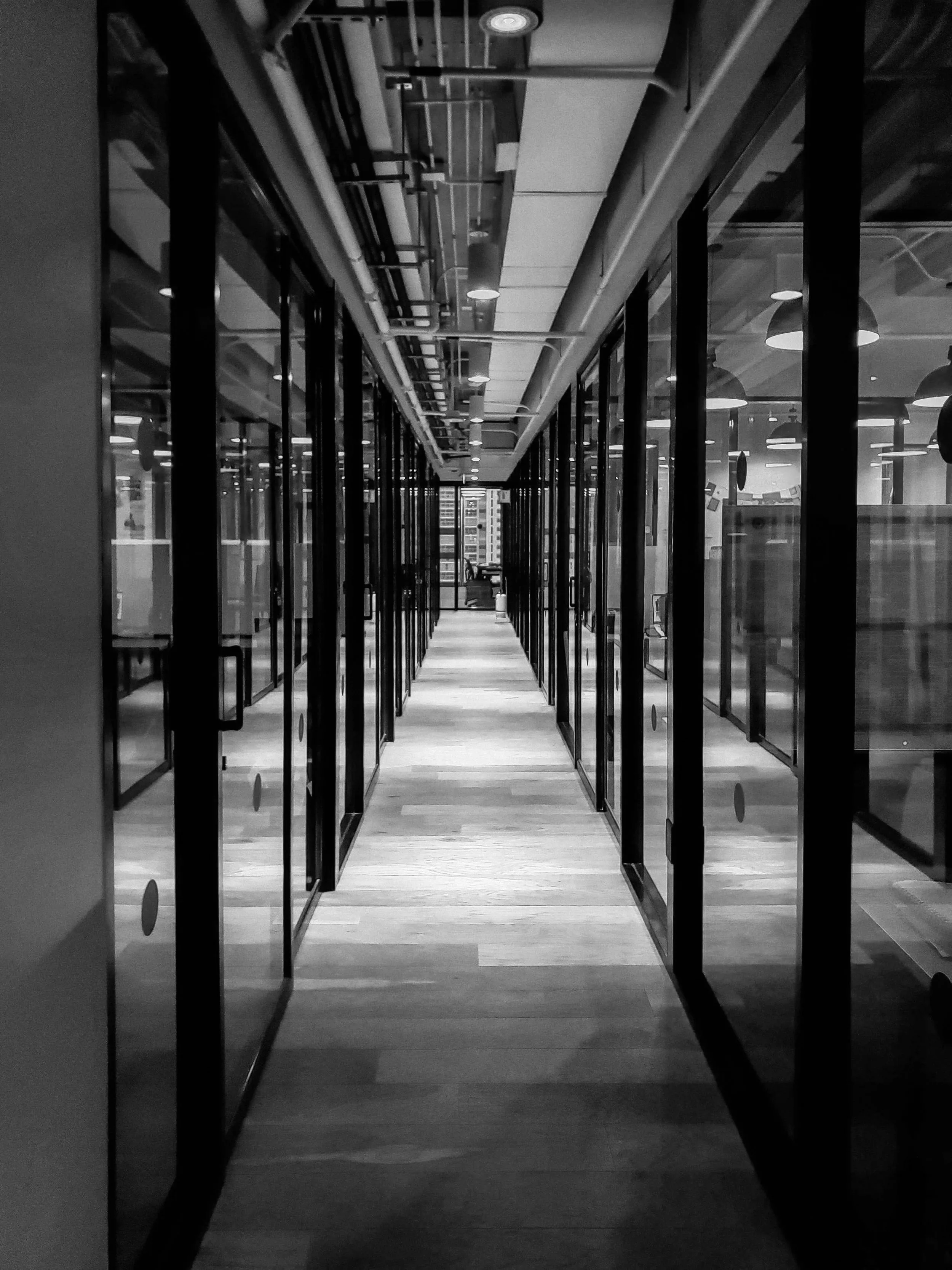 Swiss Tower. Registered business addresses with full mail reception, scanning, digital access, mail forwarding, and structured administrative handling across selected Swiss cantons. Genève, Schwyz, Ticino, Valais, Zug, Zürich.