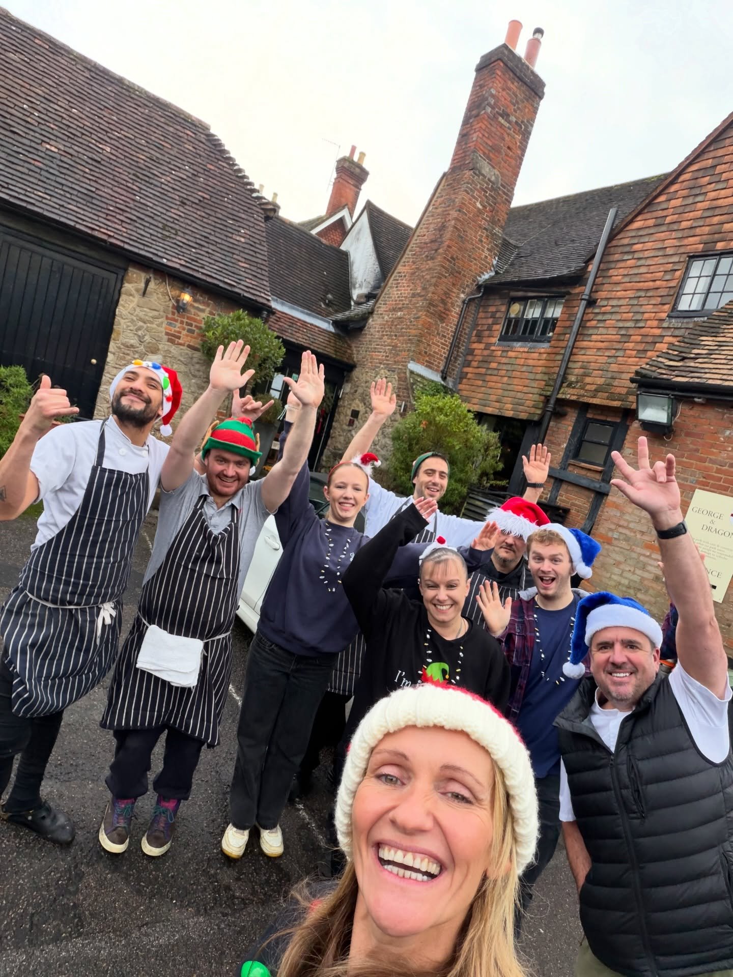 𝑀𝐸𝑅𝑅𝒴 𝒞𝐻𝑅𝐼𝒮𝒯𝑀𝒜𝒮 💫 

From all of us at The George &amp; Dragon, Chipstead, we&rsquo;d like to wish our wonderful customers a very Happy Christmas. Thank you for all your support throughout the year.

We are so proud of our amazing team 