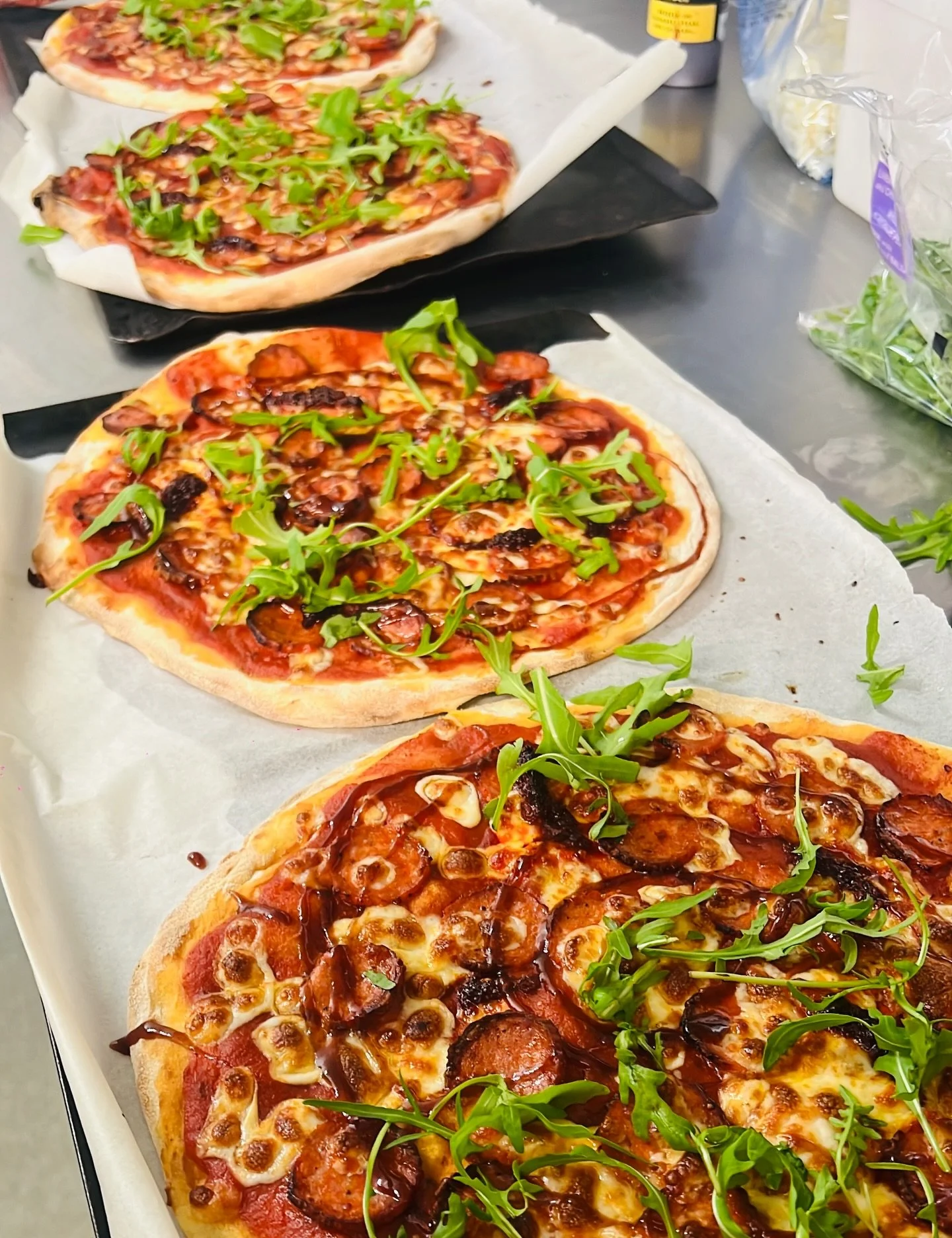 Something new is landing this Friday&hellip; 

4&ndash;6pm. Garden. Pizza.  Sunshine 💫 

More details tomorrow. 🍕🔥
#sevenoaks #pubgarden #pizzatime #publife #goodfood