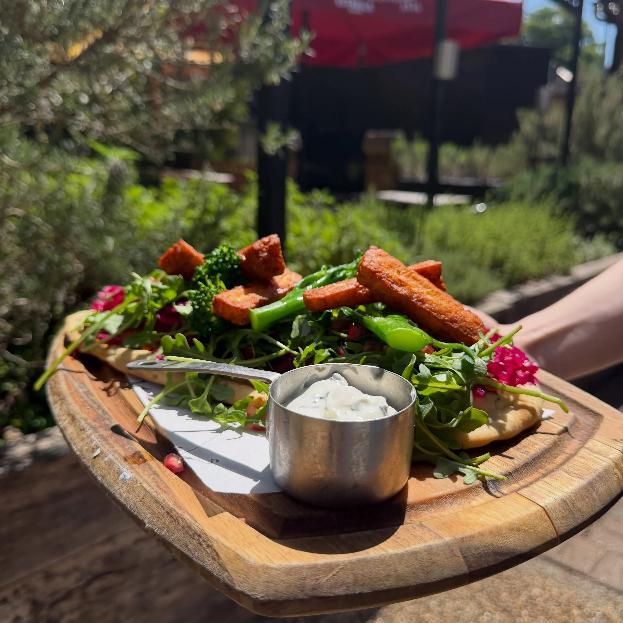 Fresh from our kitchen here at The George &amp; Dragon, Chipstead. A dish that&rsquo;s proving to be really popular; 

Cumin seed flatbread topped with smoked paprika hummus, pickled red cabbage, rocket, pickled onion, tenderstem broccoli, mint yoghu
