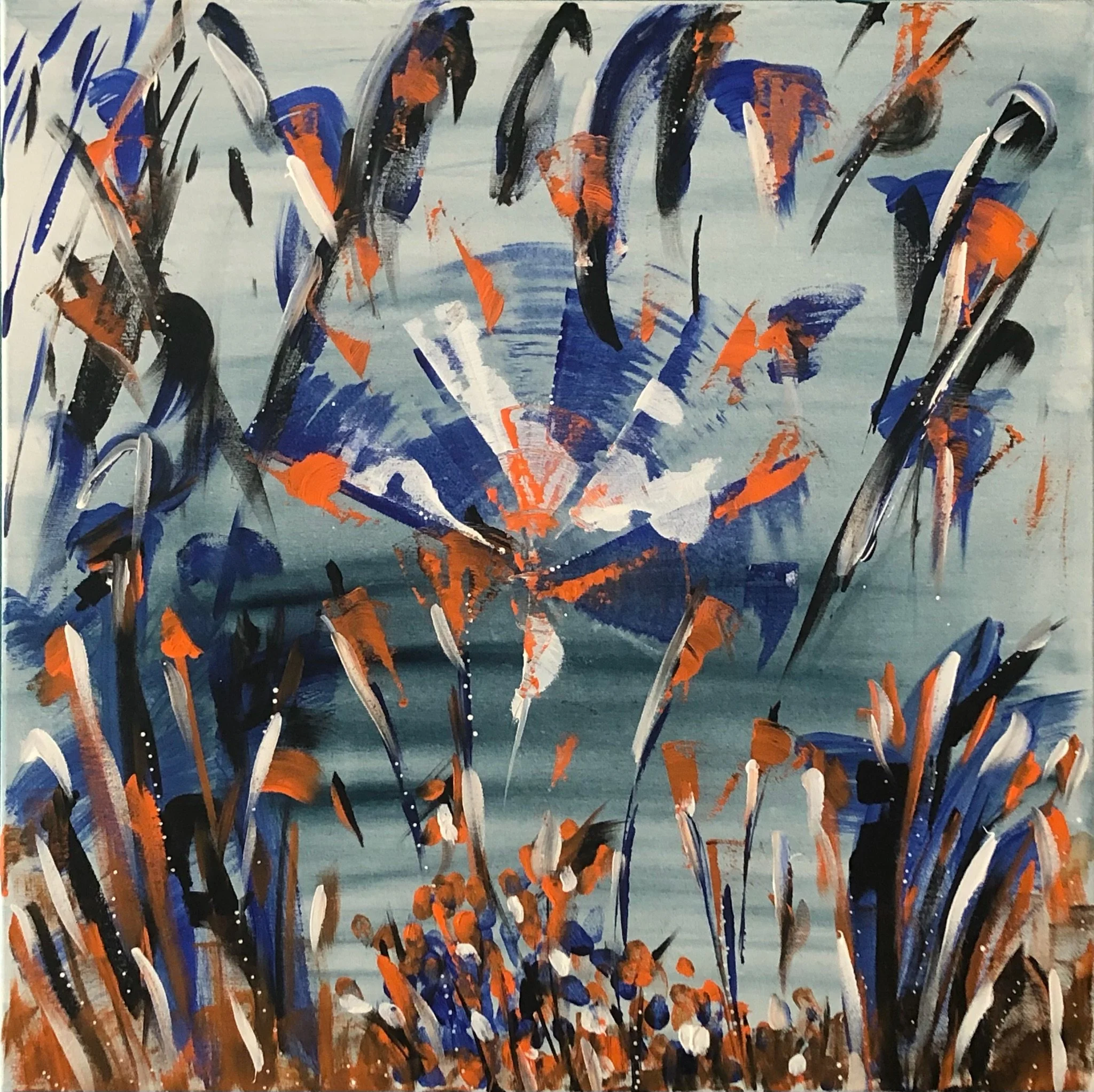 Peinture abstraite représentant des fleurs dans des tons d'orange, blanc, noir, bleu et gris.