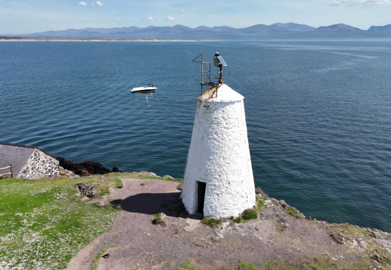 Anglesey mon web build images (2).png