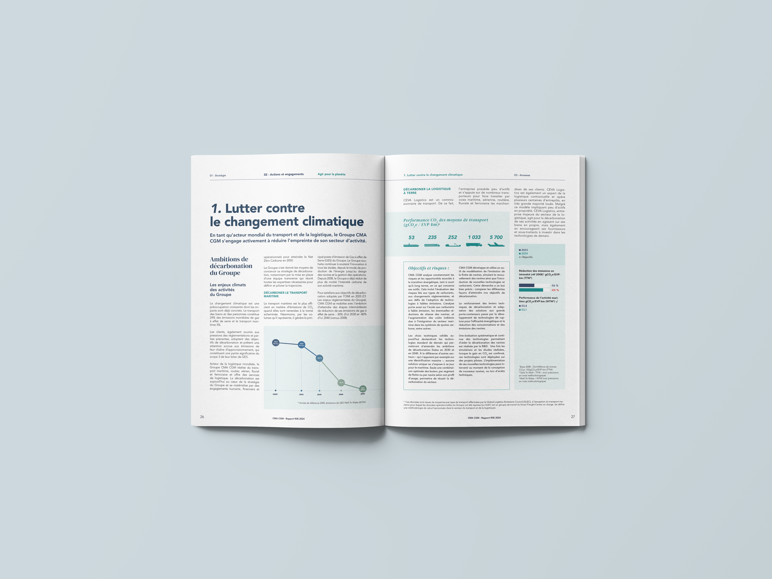 Un livre ouvert avec une page sur le changement climatique en français, montrant un titre, un graphique en courbe, et des sections avec du texte