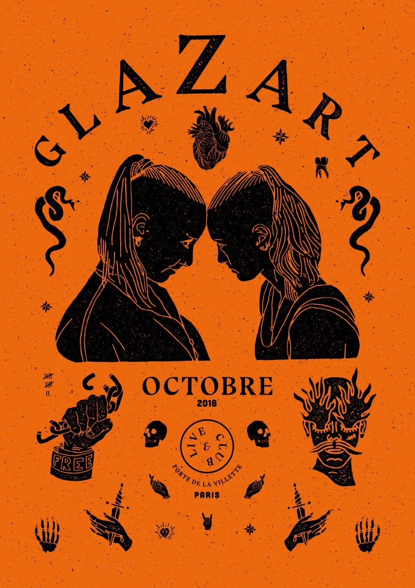 Affiche promotionnelle orange avec deux femmes âgées représentant des jumelles pushées vers le centre avec un cœur et un cerveau au-dessus, indiquant un événement du 28 octobre 2018 à Paris, avec des illustrations de crânes, mains, masques, et symbol