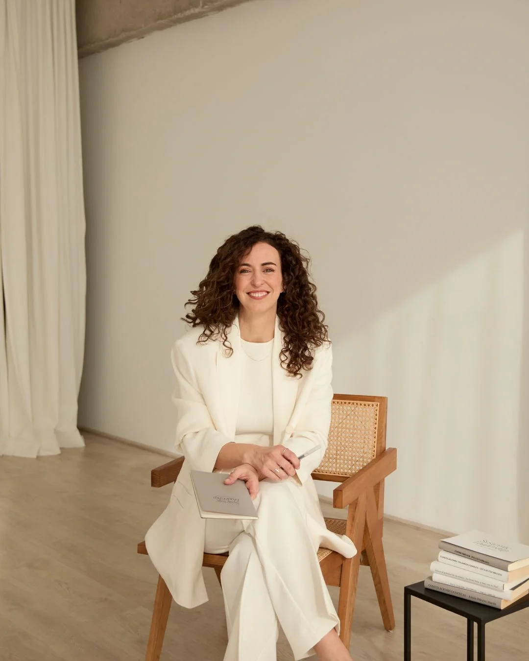 Cristina Sobregrau, experta en liderazgo, facilitación sistémica y constelaciones, acompaña a líderes y organizaciones a ordenar dinámicas y tomar mejores decisiones.