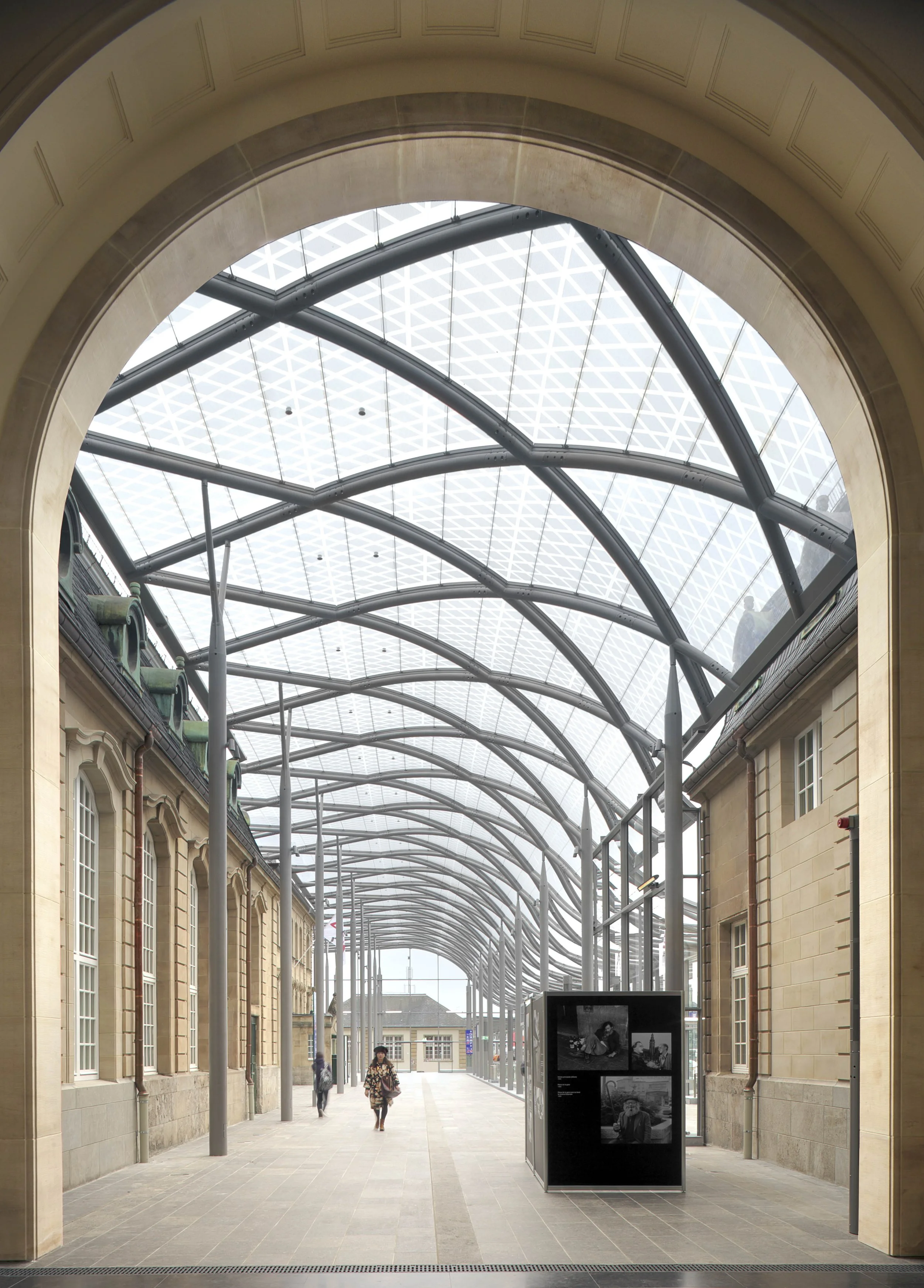 Voute Arc gare de Luxembourg pierres de taille 