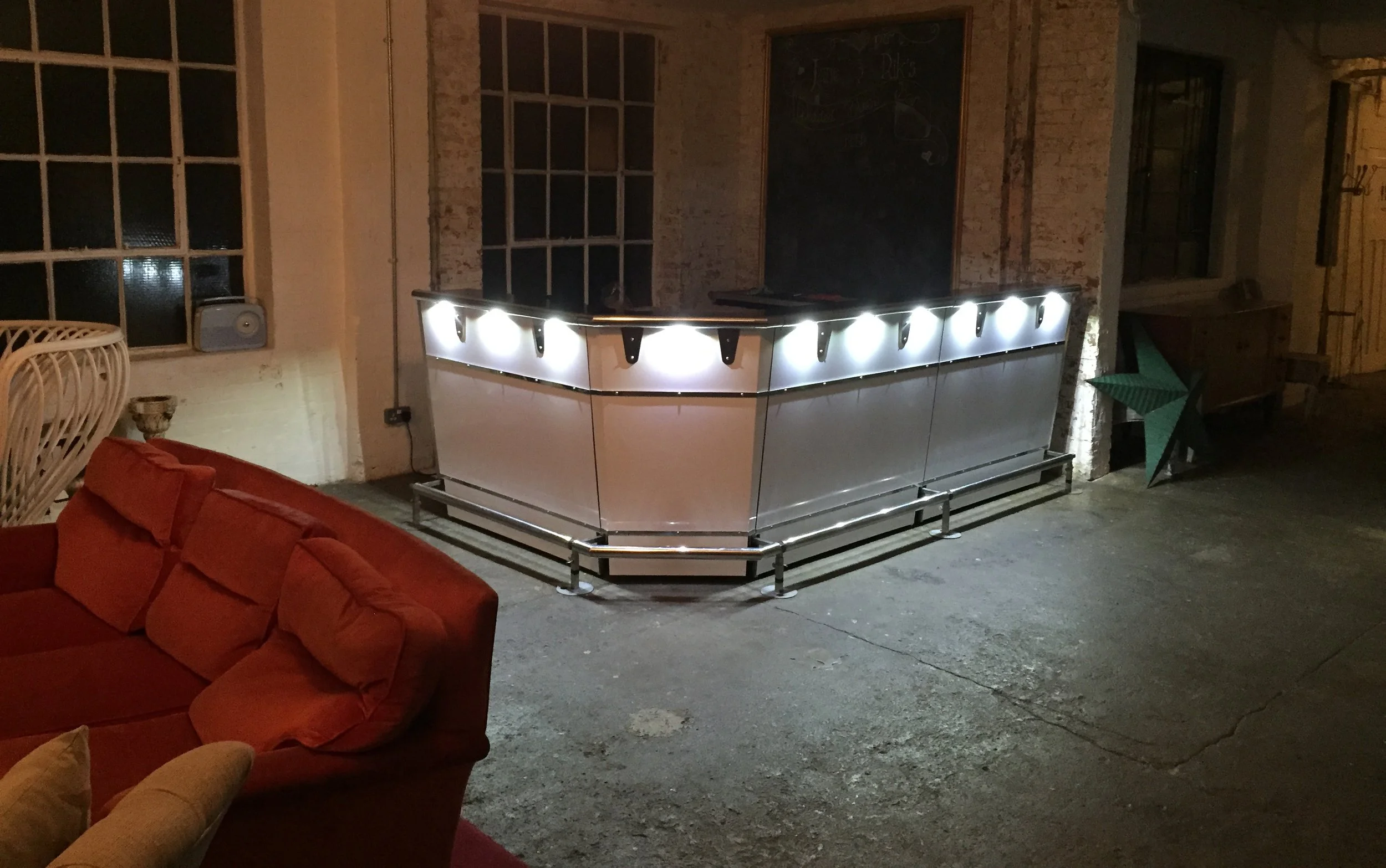 Corner bar with three sections