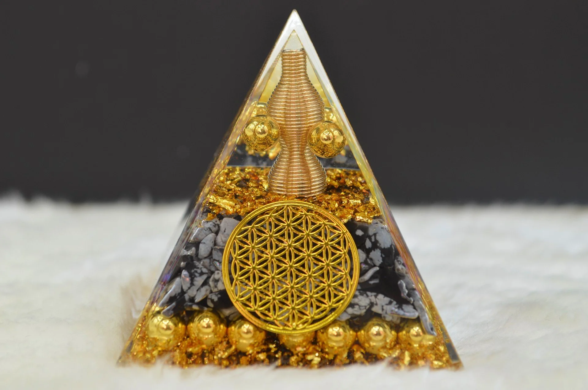 Obsidian Ogon Pyramid of Prosperity