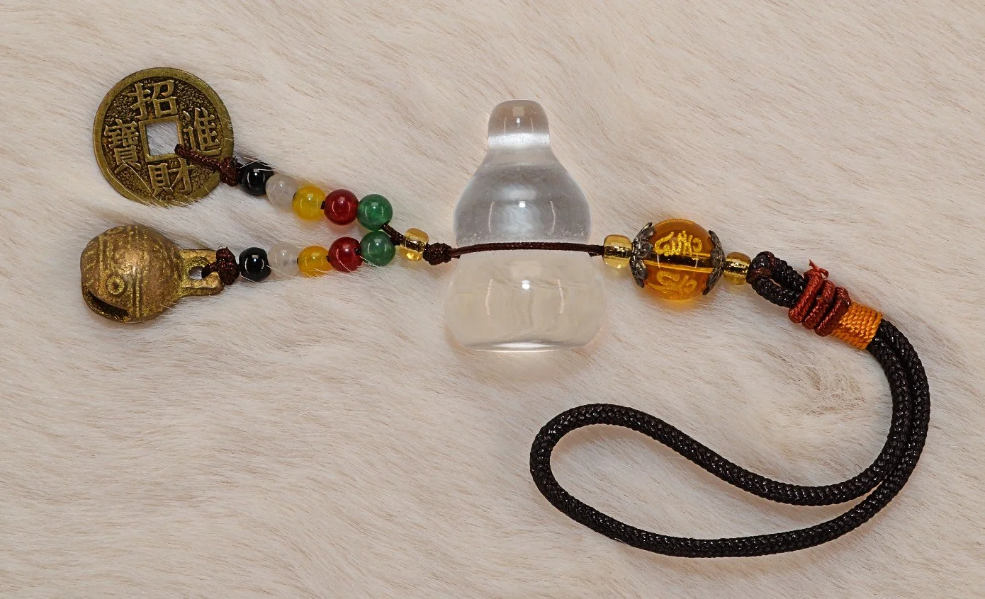 261 White Crystal Gourd-Shaped Five Emperor Coins Pendant (1)(2).jpg