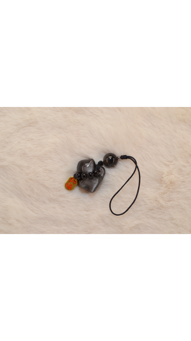 Elegant Lucky Cat Charm