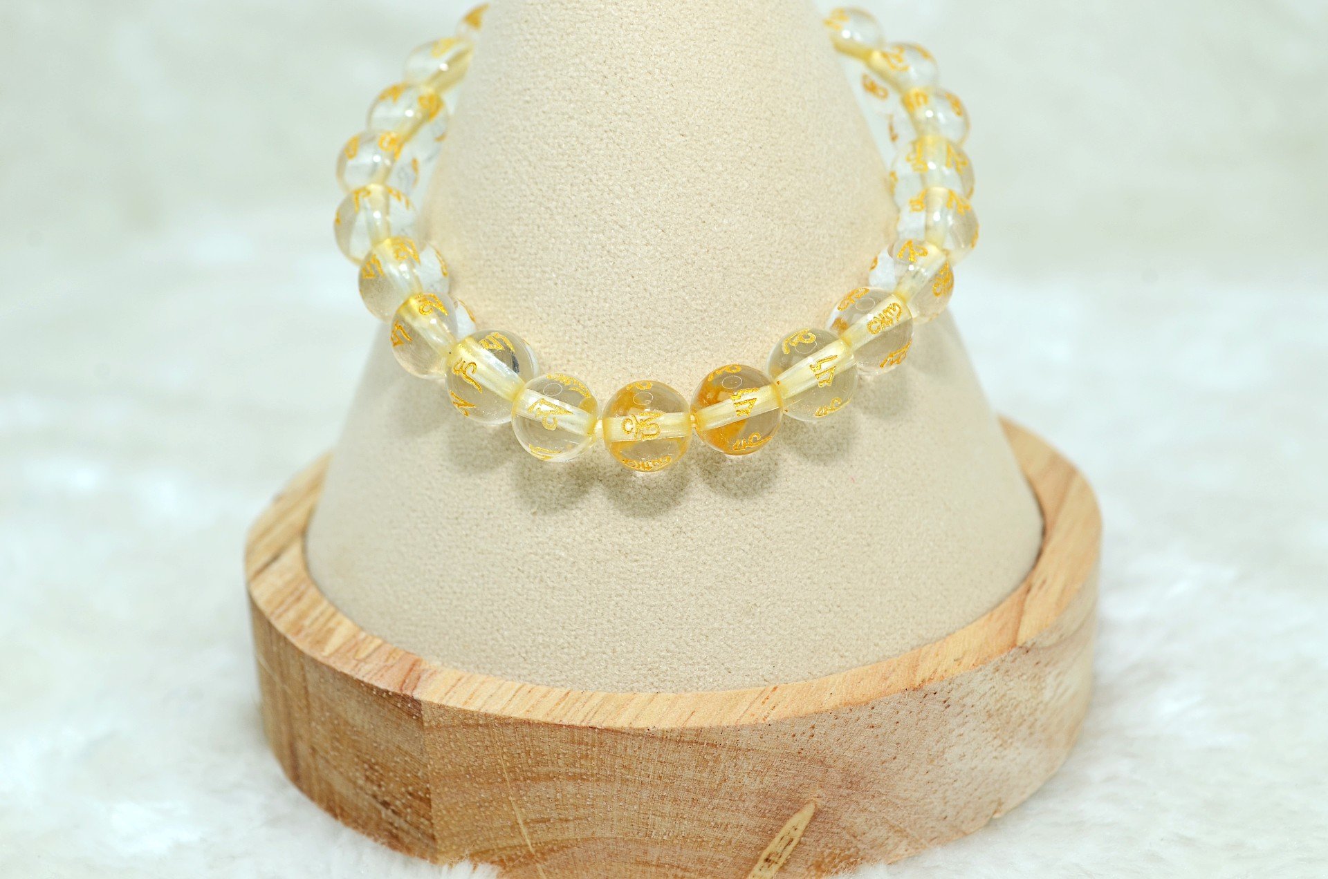 88 Six-Syllable Mantra White Crystal Bracelet (8M) (2C).jpg