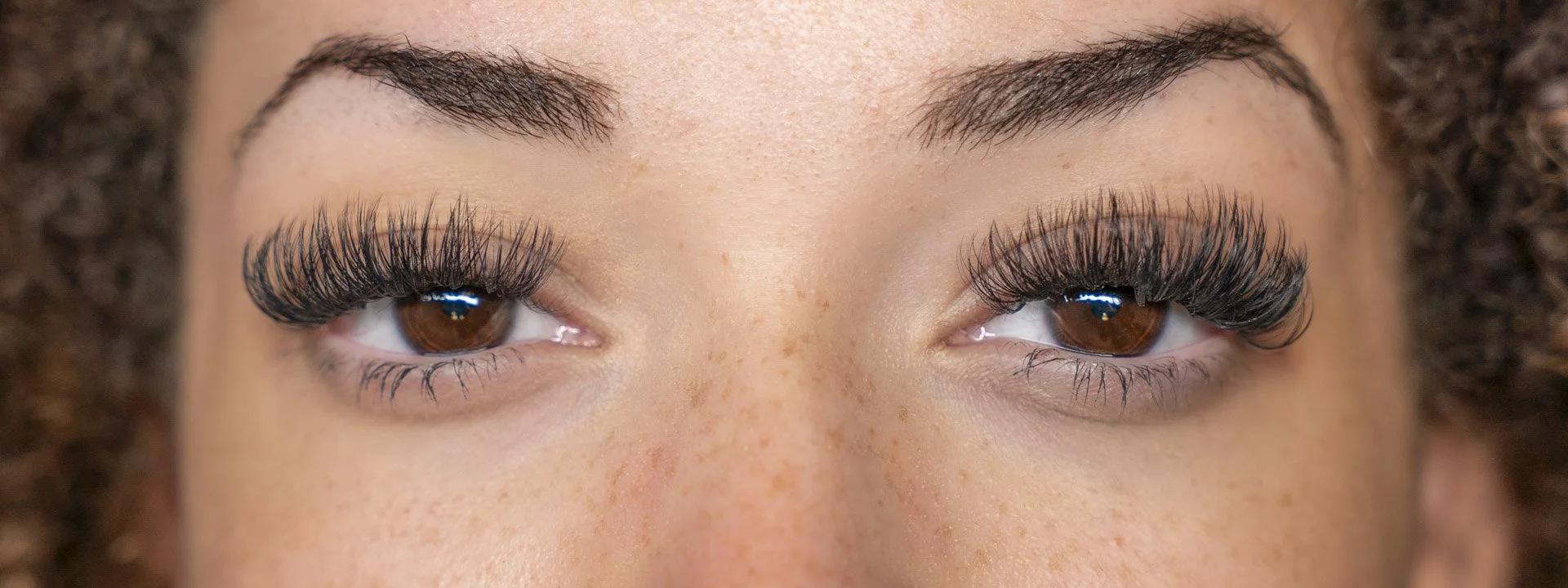 Eyelash-Extensions-Header-Image-Avalon-Parj.jpg