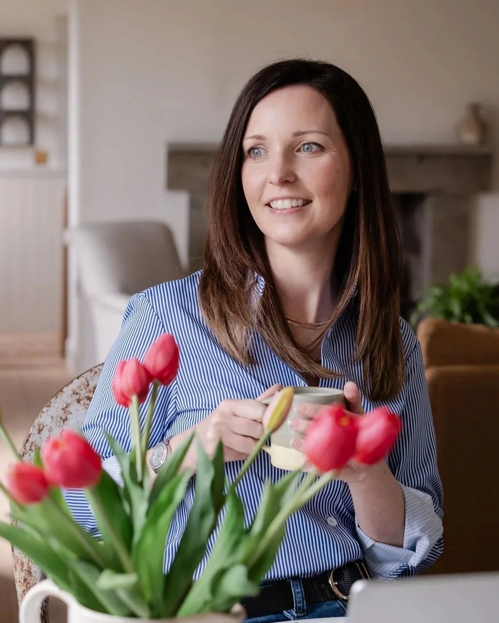 Genna Nelson nutritional therapist and genetic nutritionist in a relaxed, reflective setting