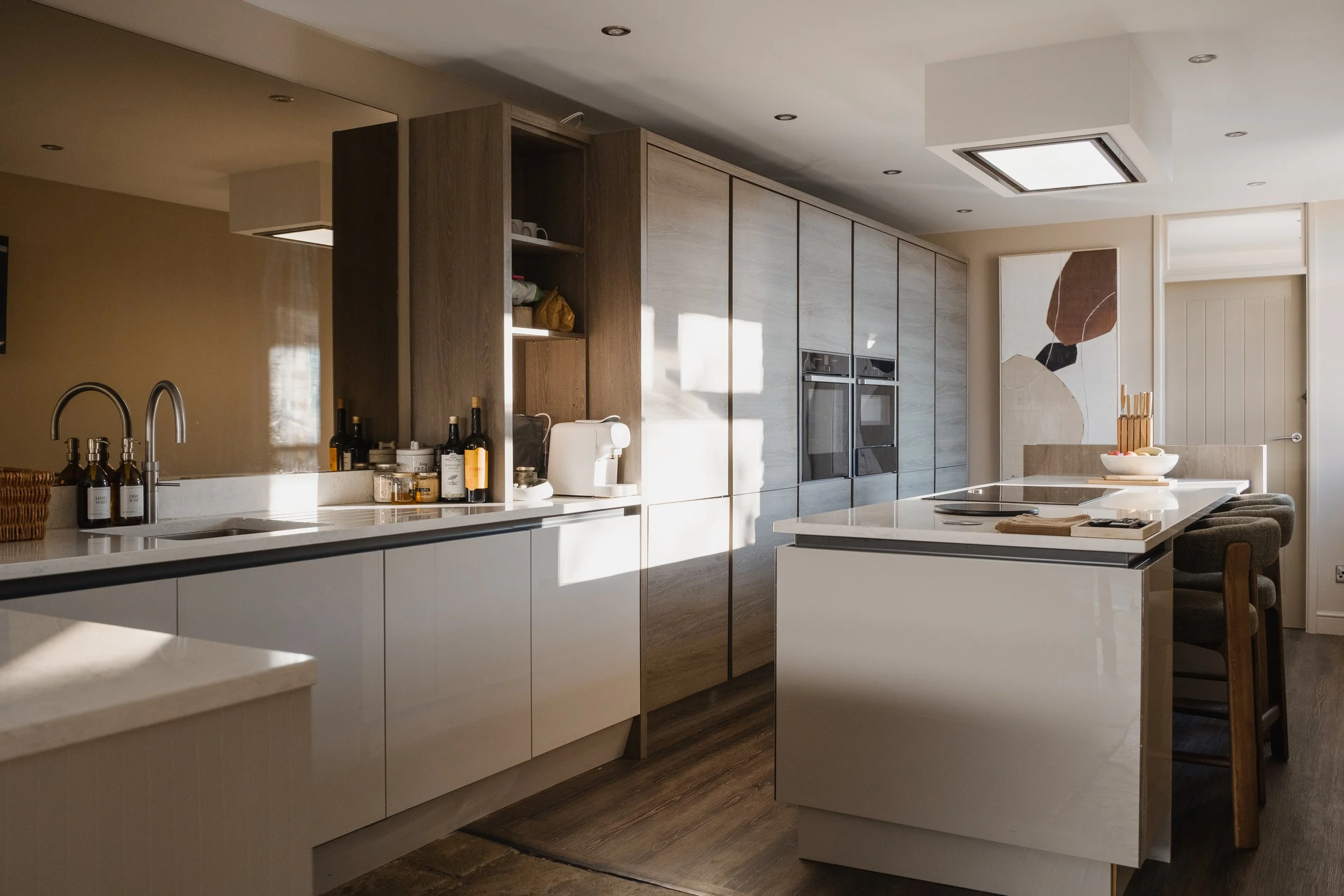 Cook and gather in Underhill’s sleek, fully equipped kitchen, complete with contemporary cabinetry, generous worktops and a central island.