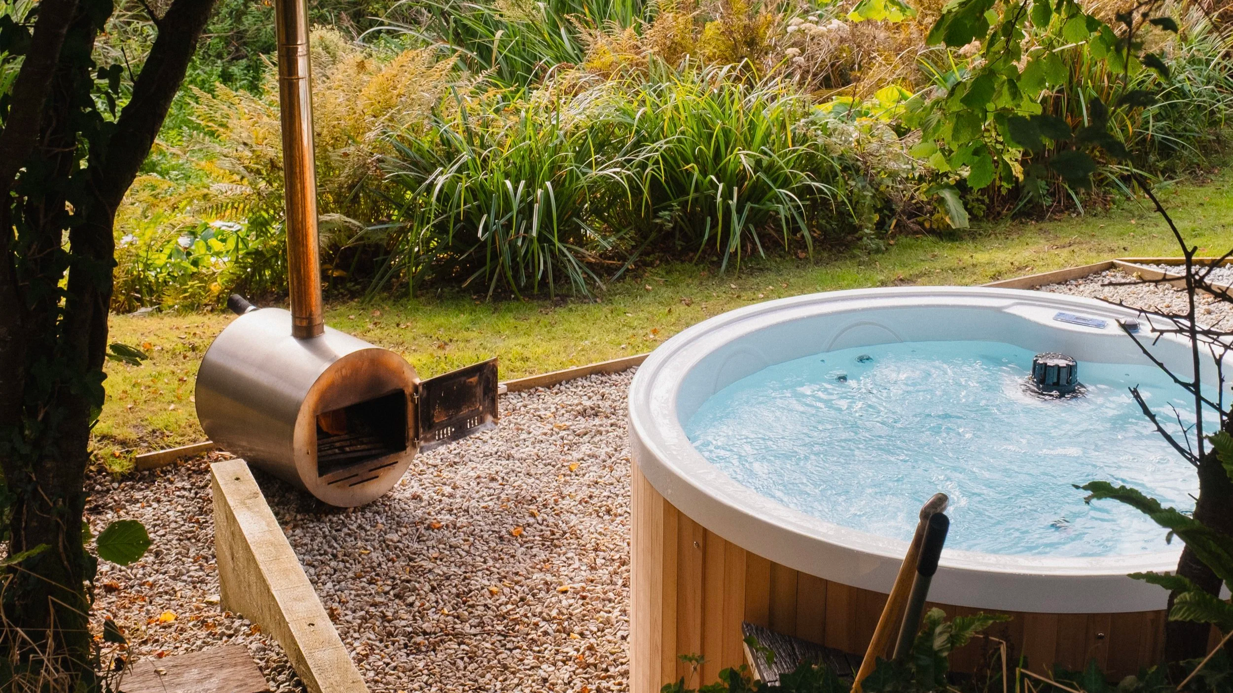 Hidden among the trees, the hot tub invites long, lingering soaks, where warmth, stillness and nature quietly take over.