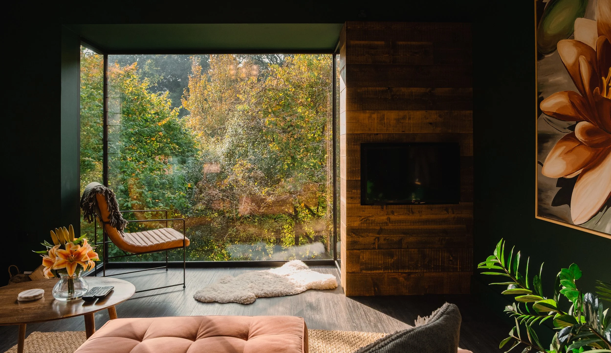 Here, time slows between pages, passing views and softly lit evenings, with space to read, reflect or settle in for a film.