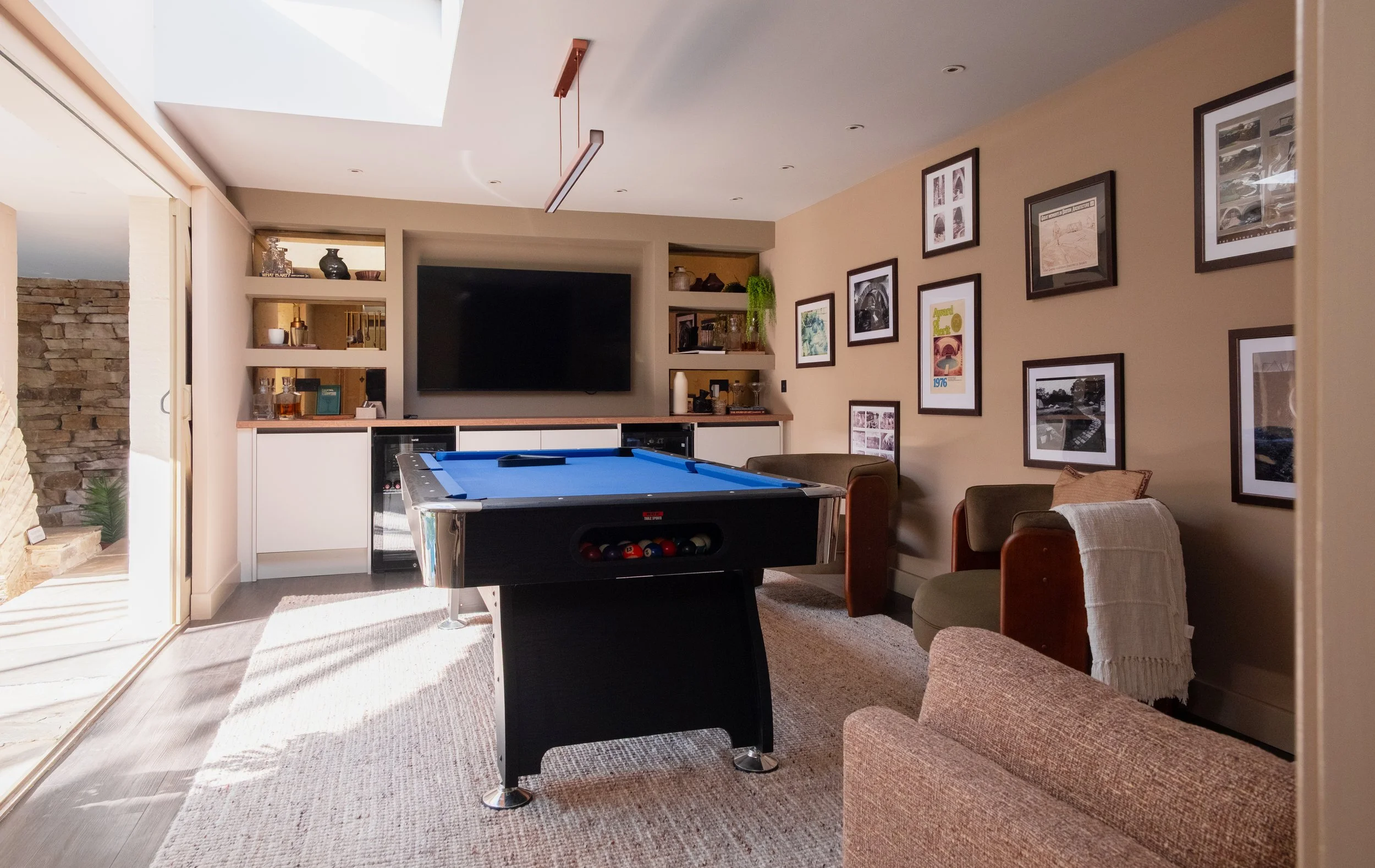 Challenge your group to a game of pool in Underhill’s dedicated games room, complete with a large television, comfortable seating and plenty of natural light.