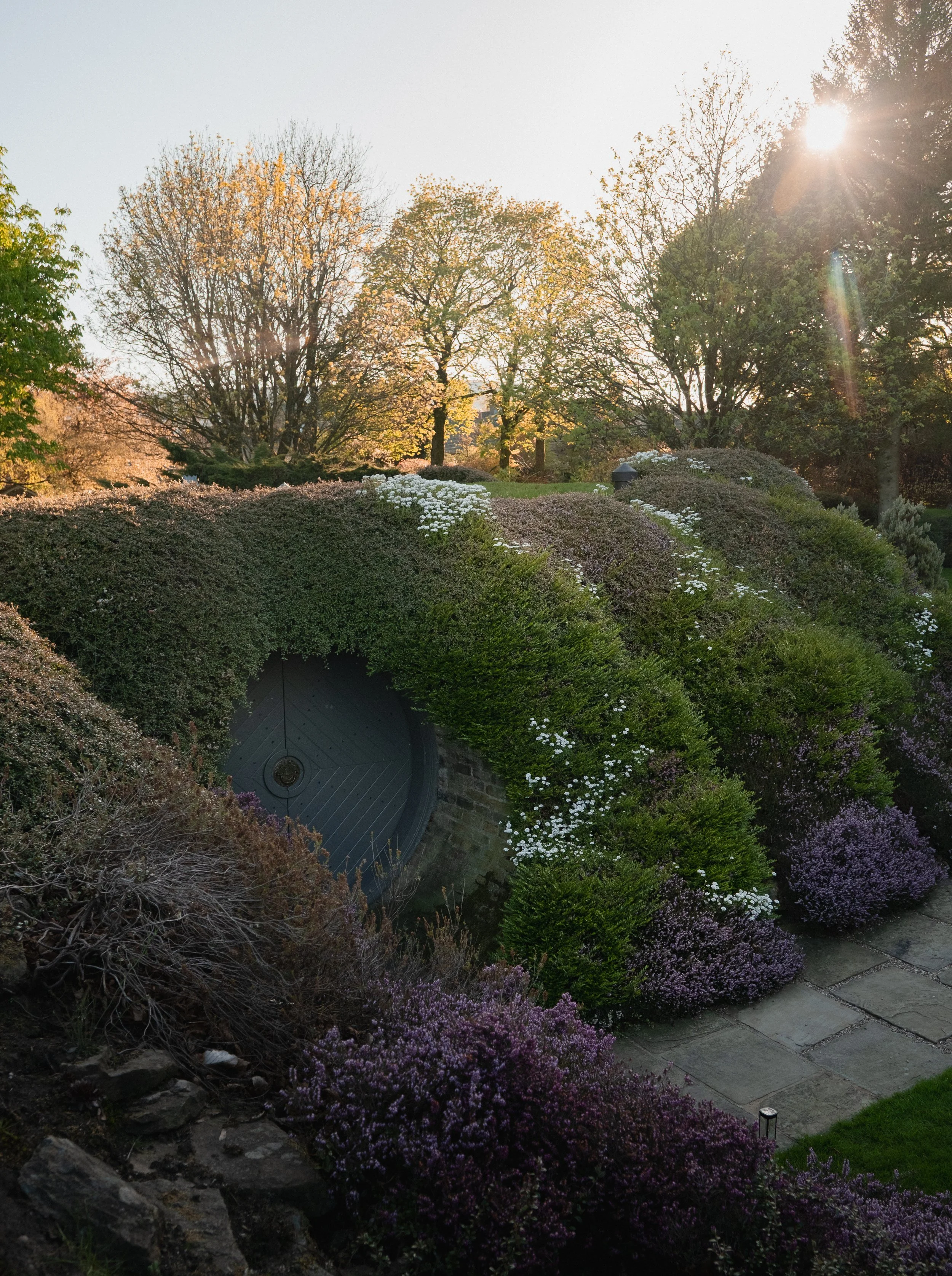 Wander through Underhill’s beautifully landscaped rooftop garden, where winding pathways weave between mature trees and colourful planting.