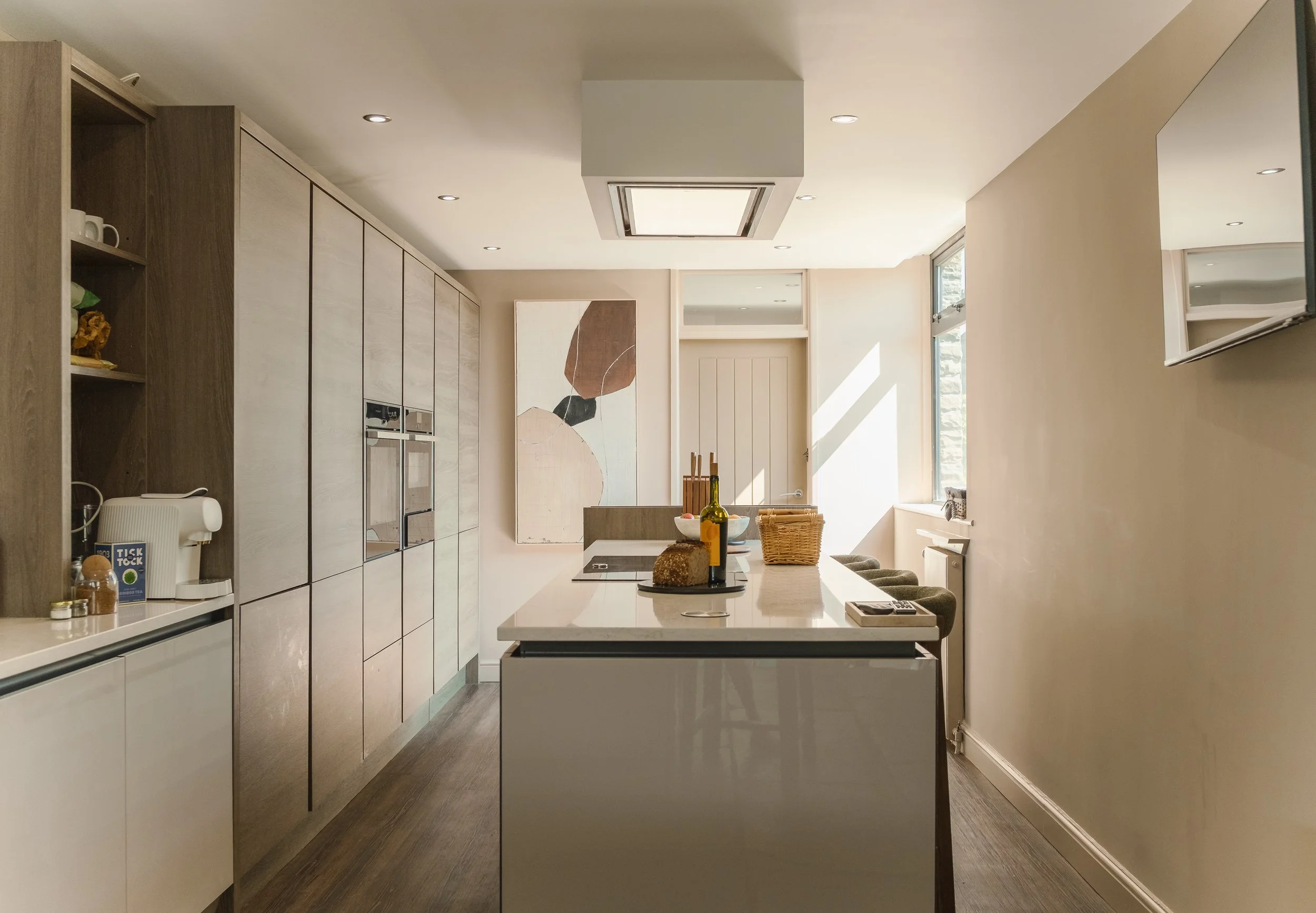 Prepare everything from leisurely breakfasts to celebratory dinners in Underhill’s contemporary, fully equipped kitchen with a spacious central island.