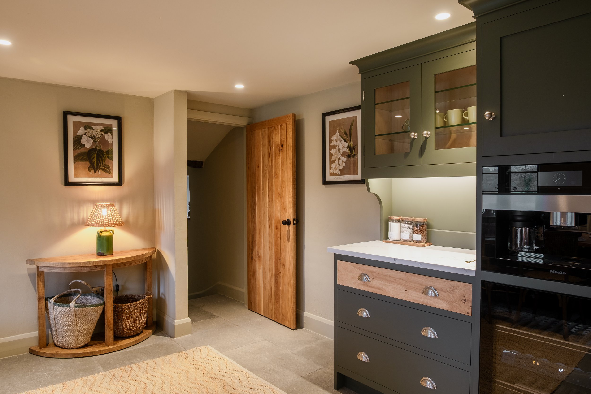 A dedicated coffee and cocktail station, complete with a built-in Miele machine and wine fridge for effortless mornings and evening pours.