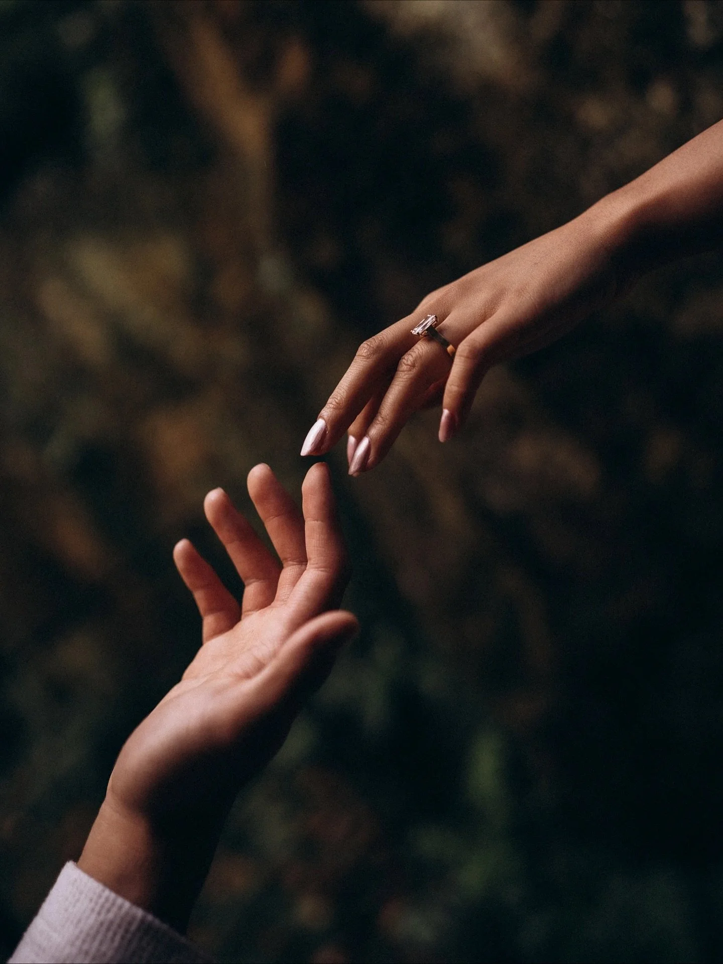 When every touch matters 🖤

@g.camille_ 
@mark.lem_ 

#ukweddingphotographer #engagementshoot #newcastleweddingphotographer #jesmonddenehousewedding