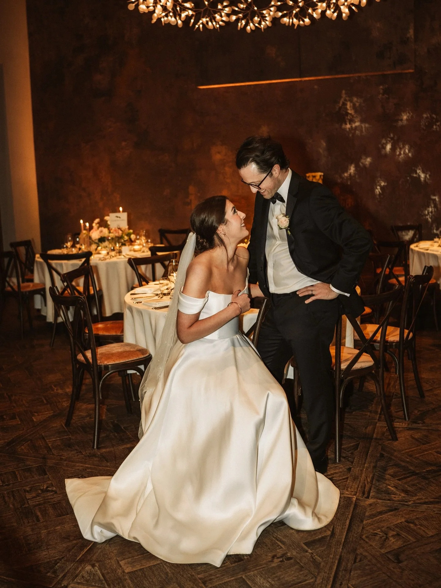 Holly&amp;Ian ✨

What an absolutely wonderful wedding  to wrap up 2025 ! 
 So ready for Christmas magic 🪄 

 Photographer : @yulimar.photo 
Venue: @manorhouselindley 
Hair/Makeup : @stylesisters 
Flowers and design : @stemsdesign 
Cake : @bellasbake