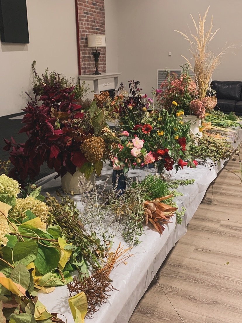 Hier, les fleurs locales d&rsquo;automne &eacute;taient en vedette lors de l&rsquo;atelier-conf&eacute;rence que j&rsquo;ai eu la chance d&rsquo;animer avec la Soci&eacute;t&eacute; d&rsquo;horticulture et d&rsquo;ornementation des villes de L&rsquo;
