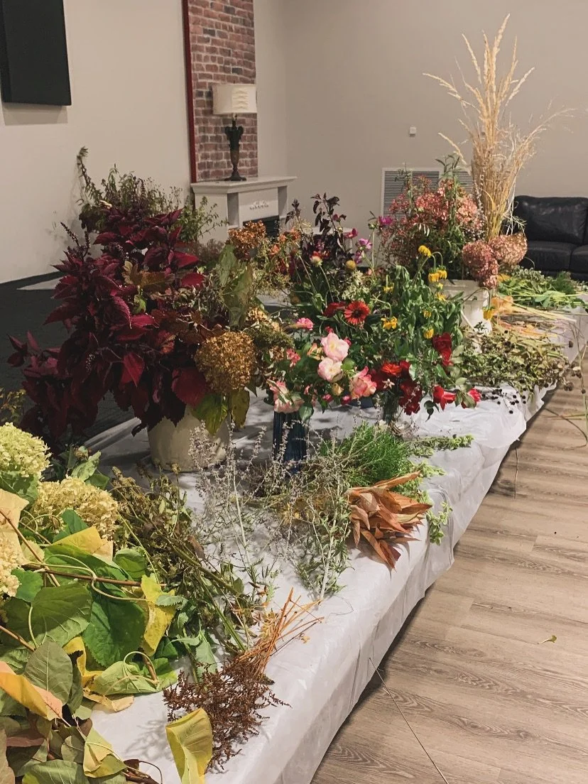 Hier, les fleurs locales d&rsquo;automne &eacute;taient en vedette lors de l&rsquo;atelier-conf&eacute;rence que j&rsquo;ai eu la chance d&rsquo;animer avec la Soci&eacute;t&eacute; d&rsquo;horticulture et d&rsquo;ornementation des villes de L&rsquo;