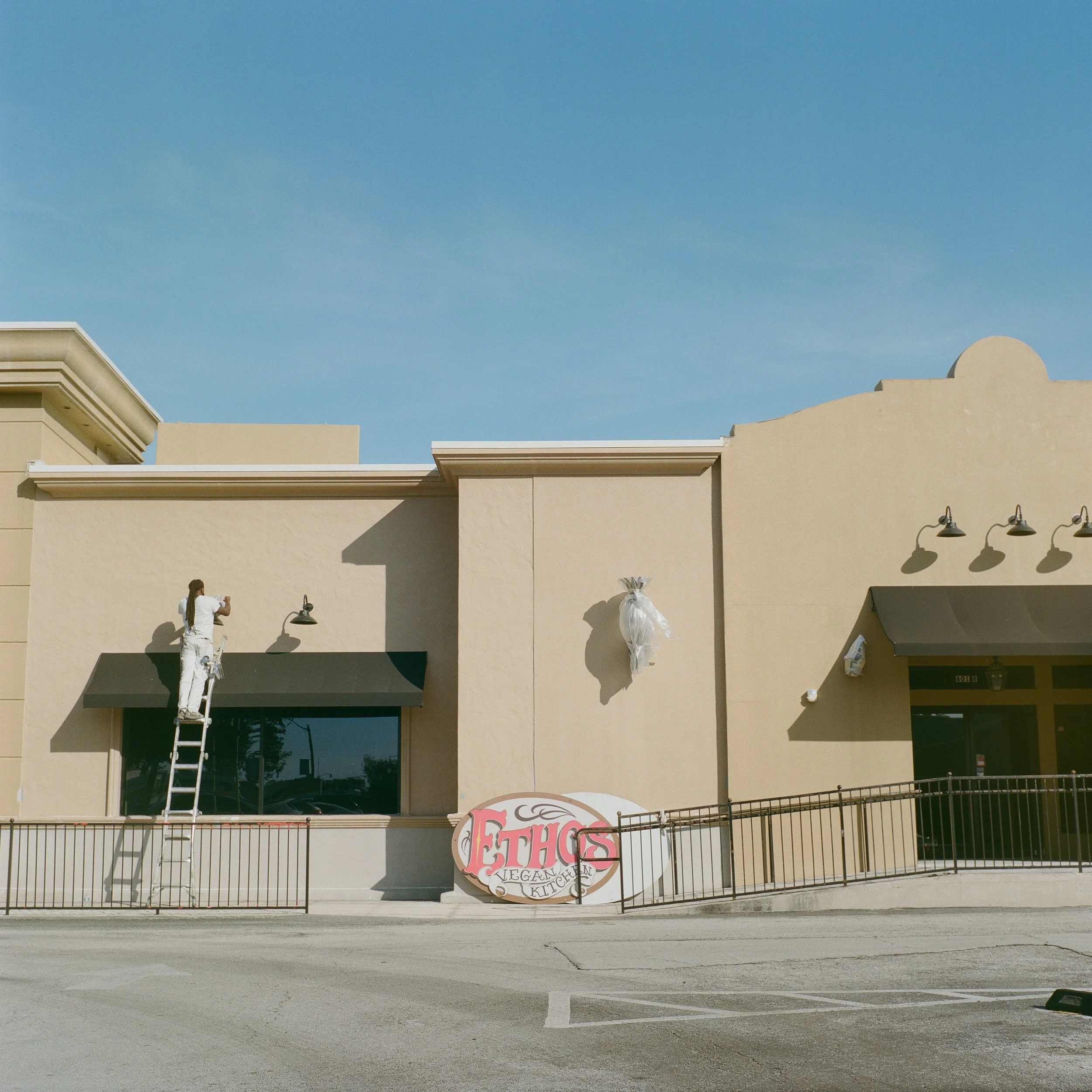 The blank-site imaged above in 601 - B was formerly known as Ethos Vegan Kitchen. A standalone restaurant which serviced the Greater Orlando area for around 17 years before quietly closing its doors on a Tuesday morning last September.