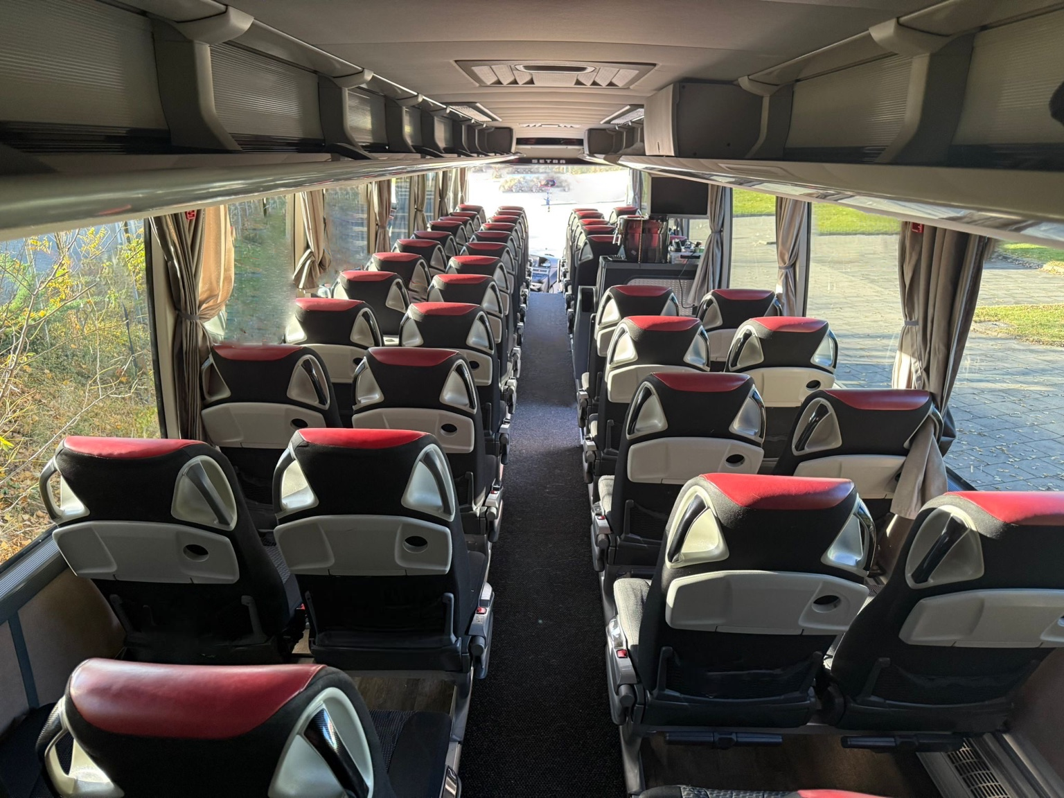 Bus 1 innen ganz.png