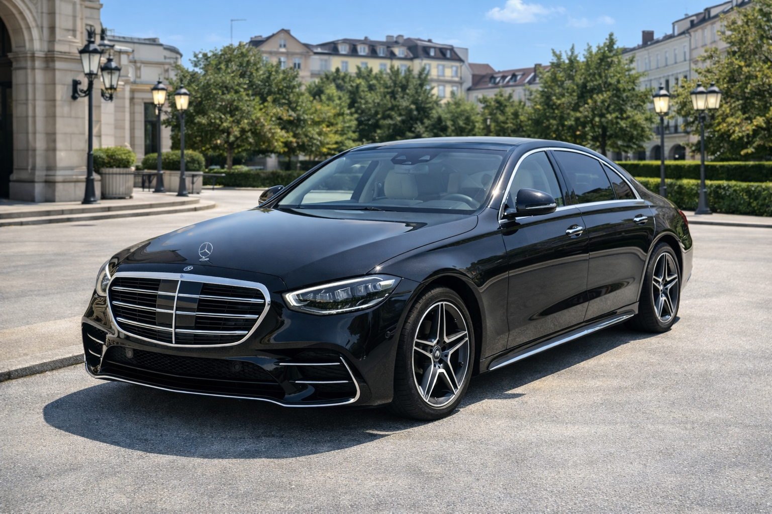 S-Klasse vorne seitlich rechts.png