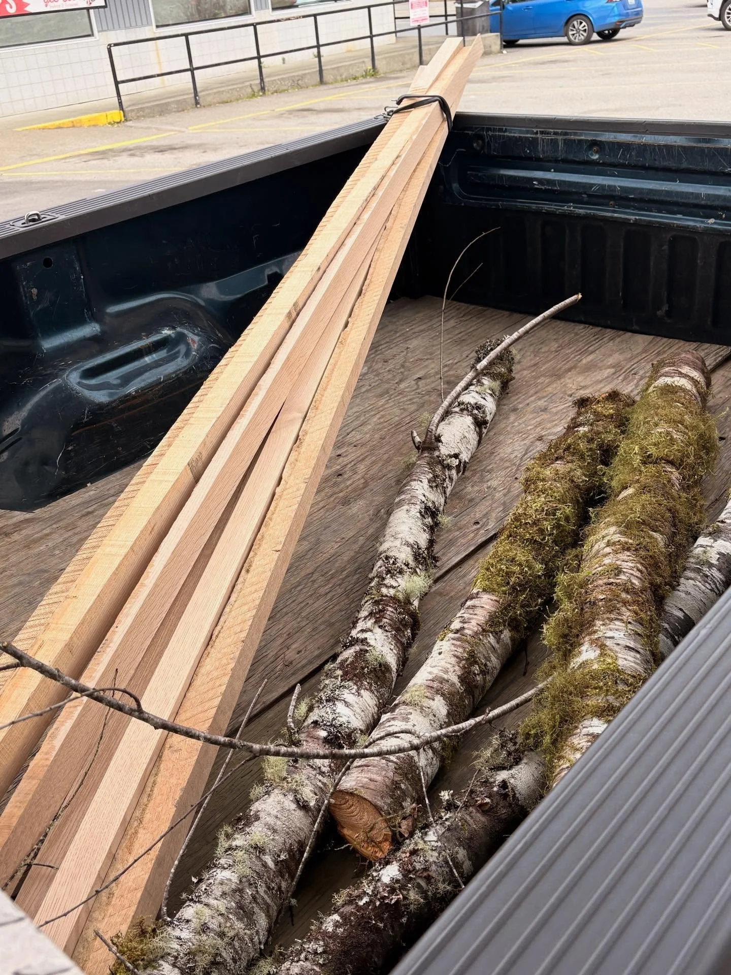 I feel very lucky after picking up a load of scrap wood from @customsourcewoodworking today. They are generously sharing some bigger bits of scraps with me. Turning off cuts into handles and tools and saving them from the landfill. Local businesses w