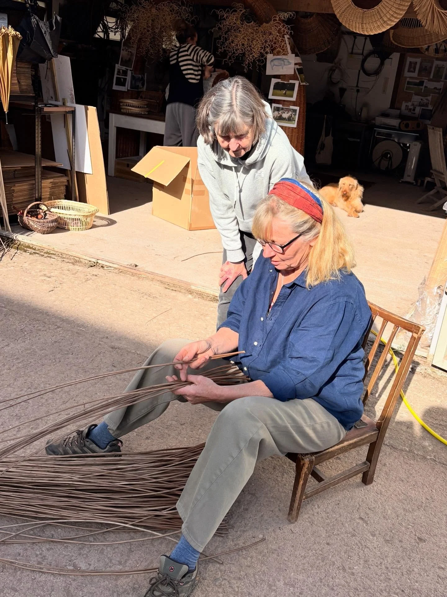 Last week I had the unbelievable privilege to learn from @jennycrisp_basketmaker alongside @chorvath8. Spending 2 days with these talented, funny, intelligent and, above all, kind women was an experience beyond words. The guidance they (as well as Is