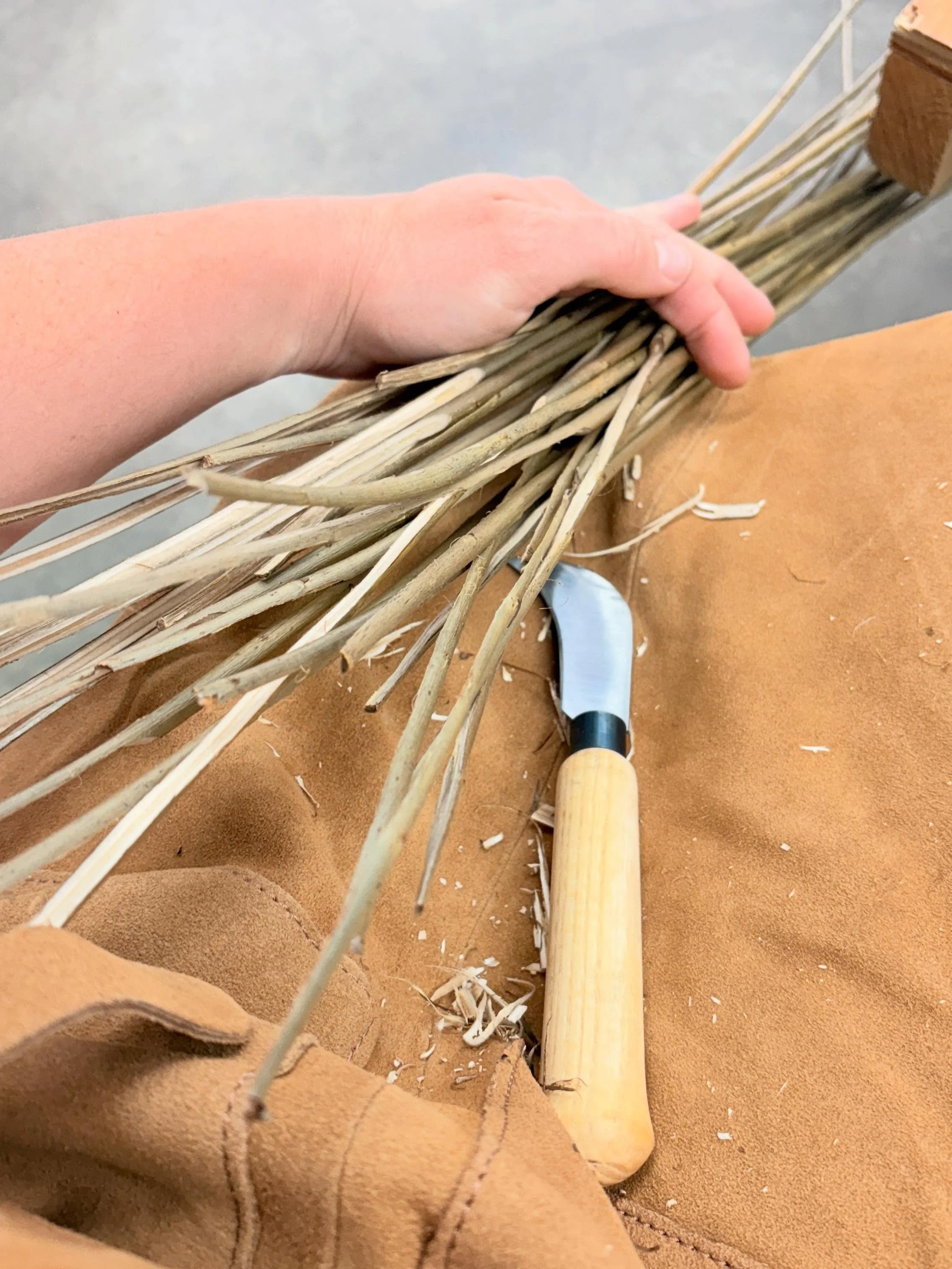Fantastic day 2 at the #nwbasketweavers Spring Retreat! Started the day in a @willowbasketmaker  class: cutting scallums for uprights, weaving the base, tying everything on and getting things positioned well for tomorrow. It gave me a great opportuni