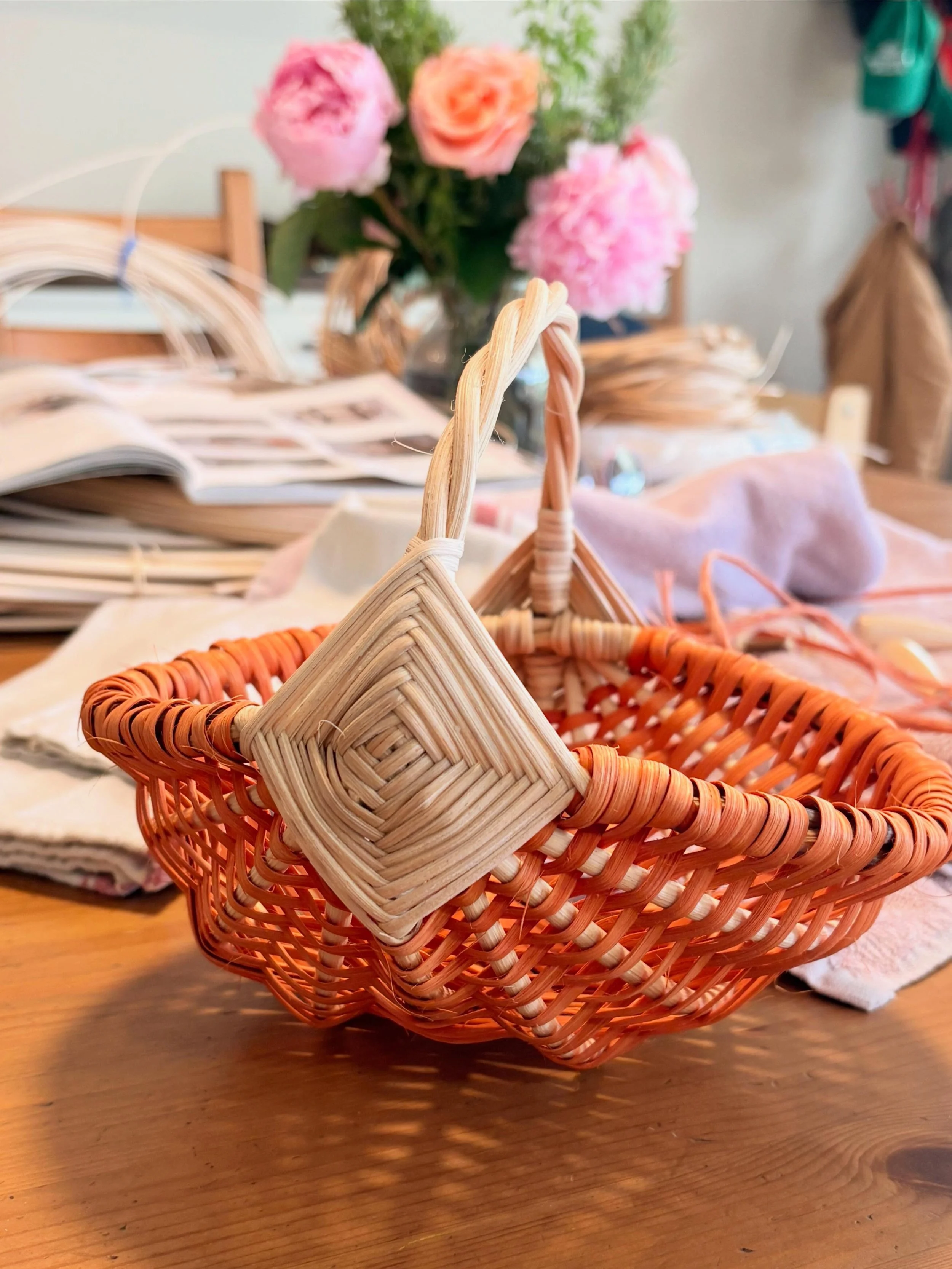 A bit of reed egg basket weaving today. Walking through a few class ideas for fall. A lovely, lazy day weave. 

#basket #basketry #basketweaving #basketweaver