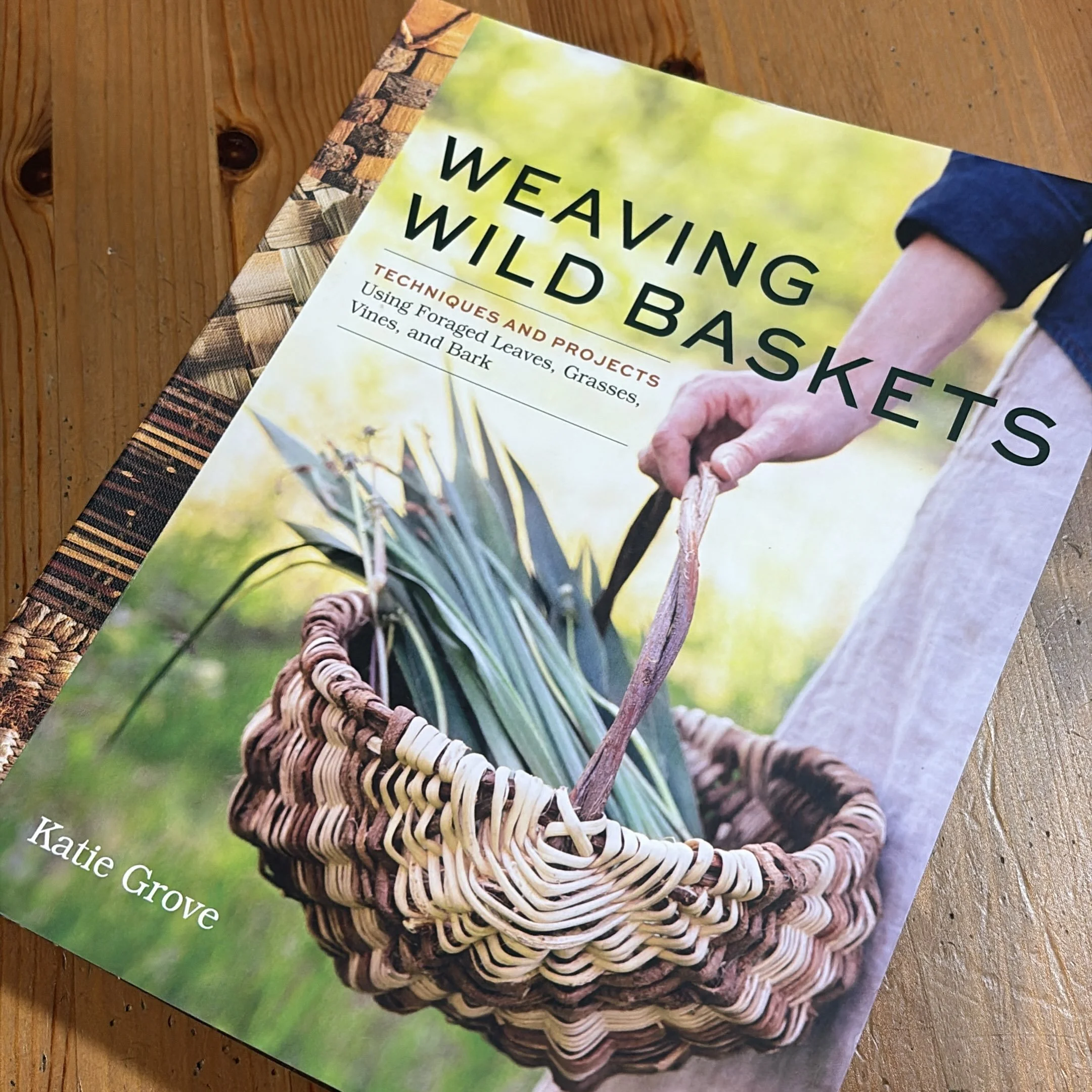Adding @katiegrovebasketry&rsquo;s Weaving Wild Baskets to my bedside table reading list! Looking forward to diving in.

#basketweaving #wildweaving #basketry