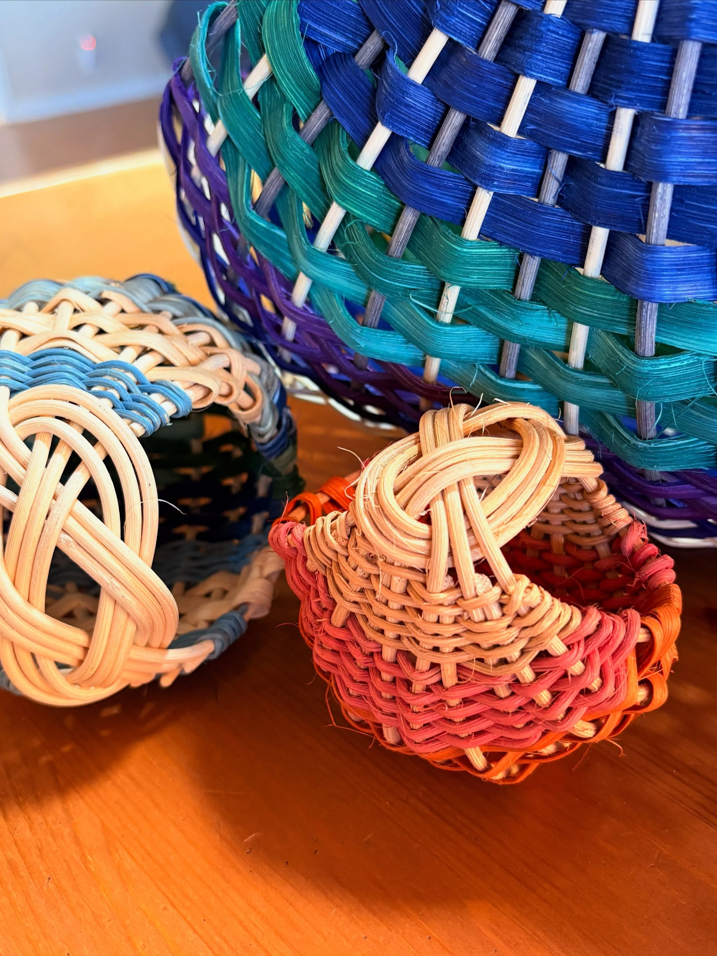 I&rsquo;m getting things together to teach class tomorrow. Looking forward to playing around with color and these Josephine knot baskets.

#basketweaving