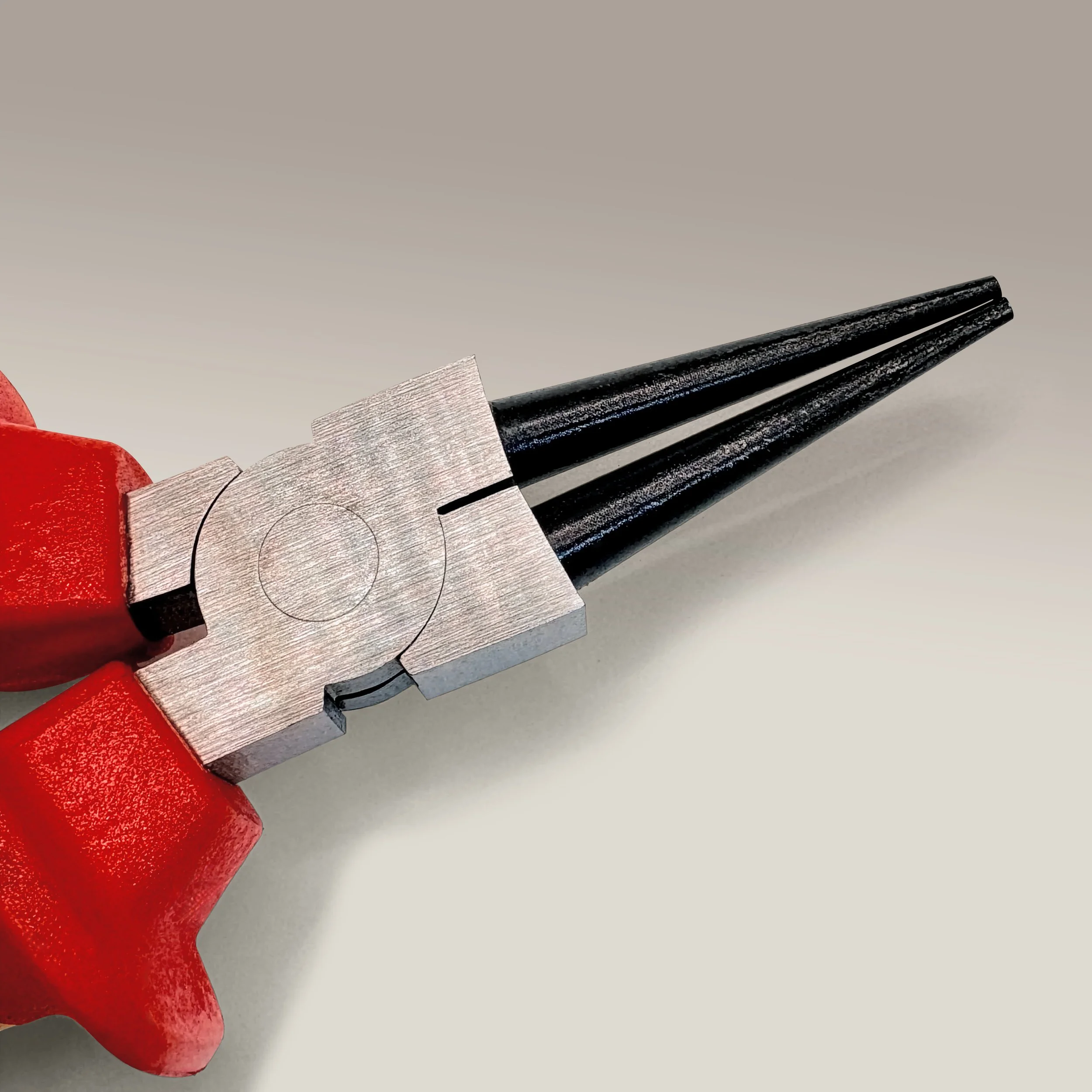 Round-Nose-Pliers_03.jpeg
