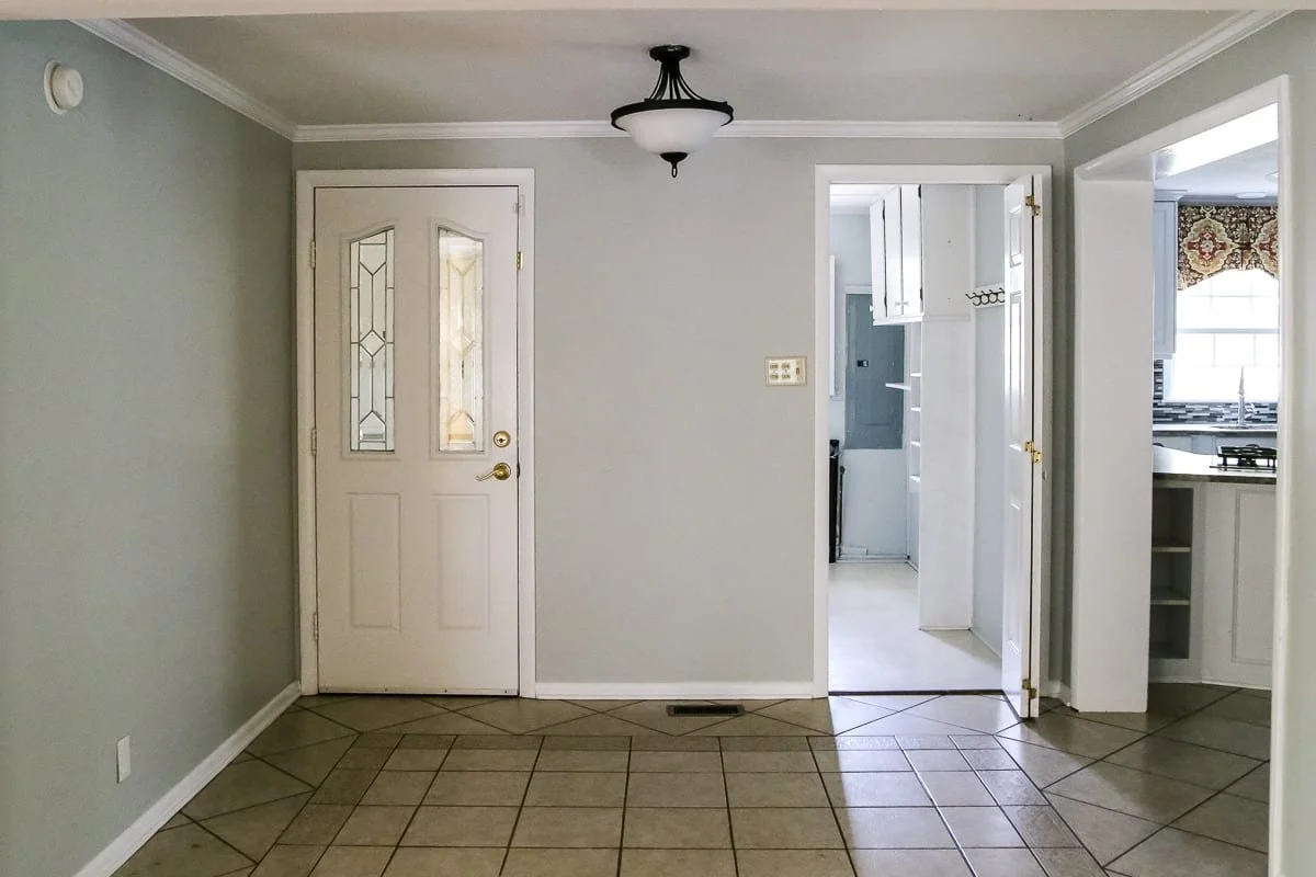 breakfast nook before.jpg