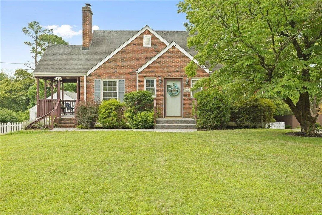 3546 Grandin RD, Roanoke, VA 24018 just sold! Contact us for assistance in doing the same with your property. It would be our pleasure to work with you.