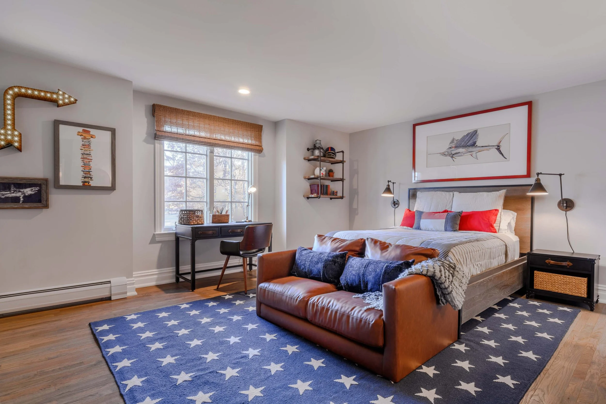 Light, coastal-inspired interior design in the Nantucket Classic on Zachary project by Melissa’s Designs.