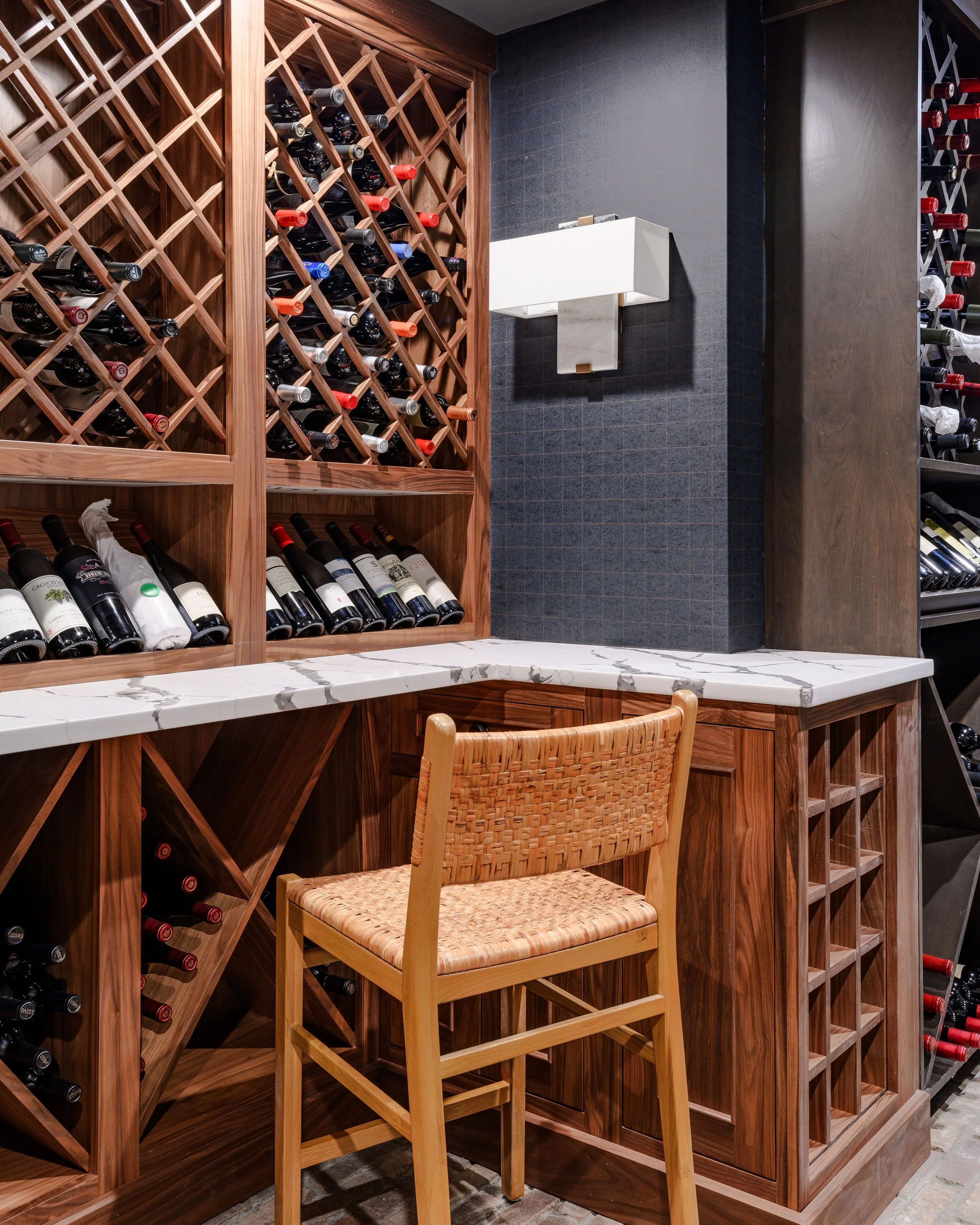 Light, coastal-inspired interior design in the Nantucket Classic on Zachary project by Melissa’s Designs.