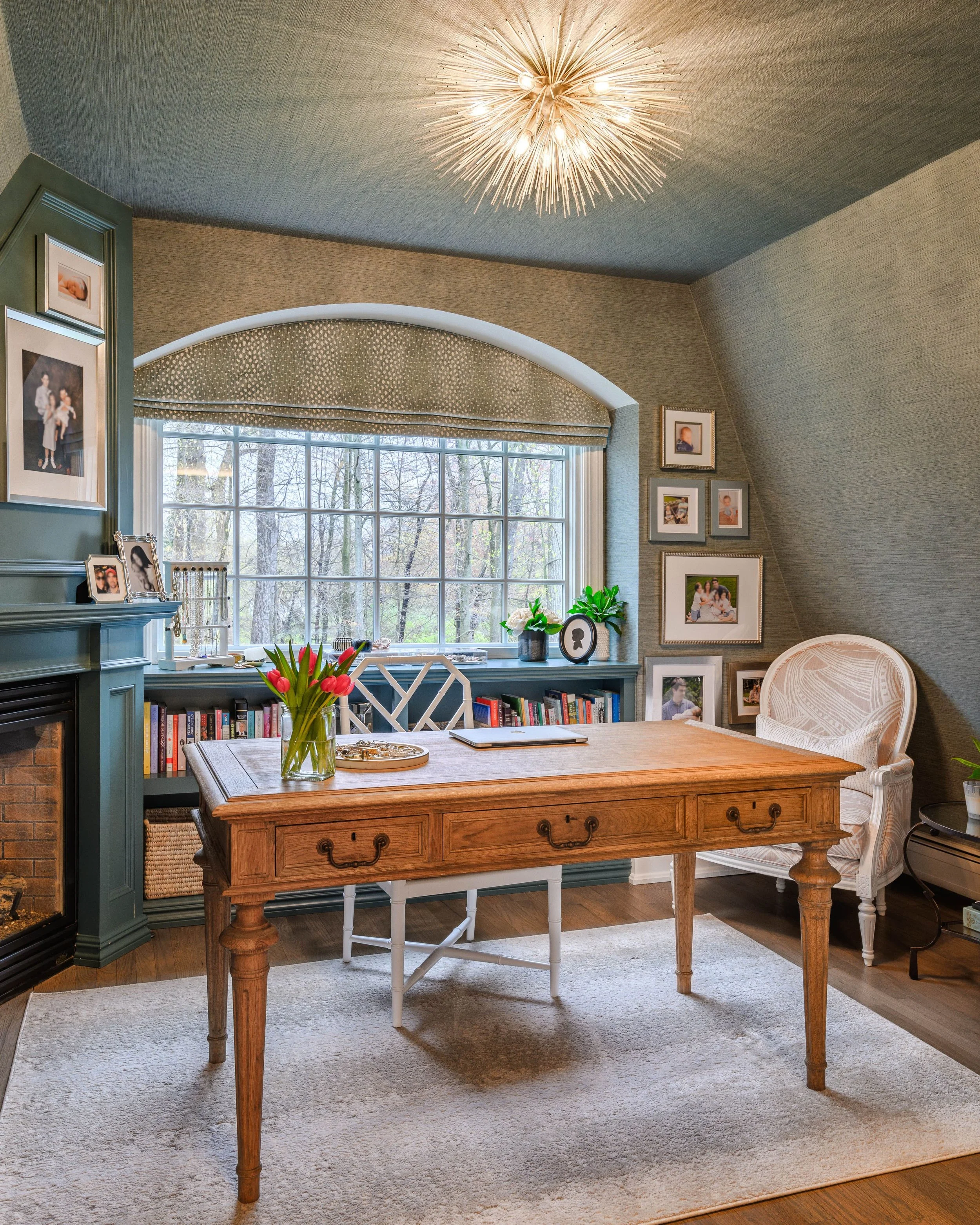 Light, coastal-inspired interior design in the Nantucket Classic on Zachary project by Melissa’s Designs.