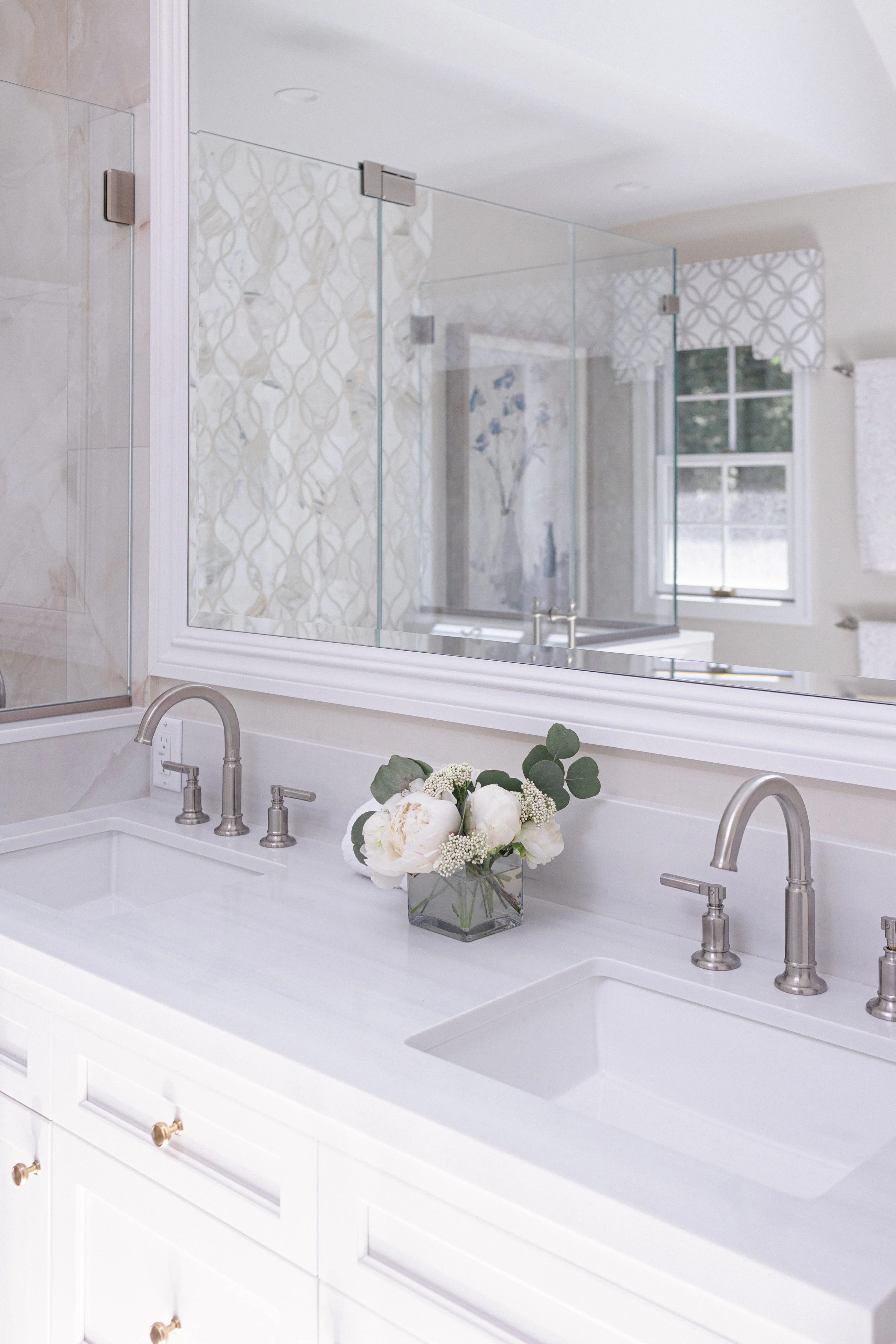 Timeless-meets-modern interiors in the Saddle Ridge Reimagined project by Melissa’s Designs.