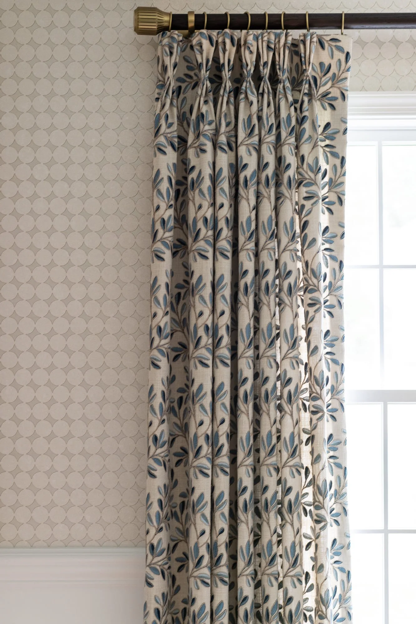 Timeless-meets-modern interiors in the Saddle Ridge Reimagined project by Melissa’s Designs.