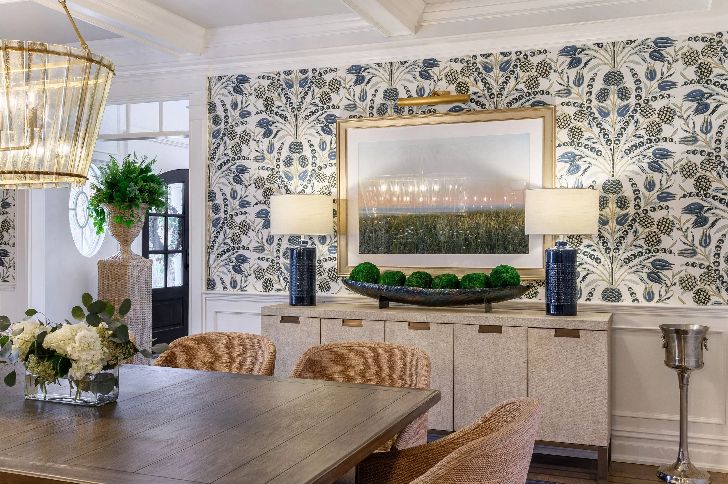 Light, coastal-inspired interior design in the Nantucket Classic on Zachary project by Melissa’s Designs.